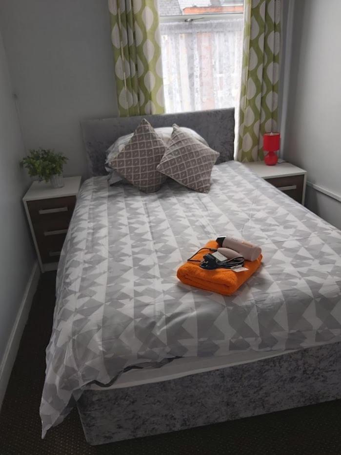 Standard Double Room with Shared Bathroom