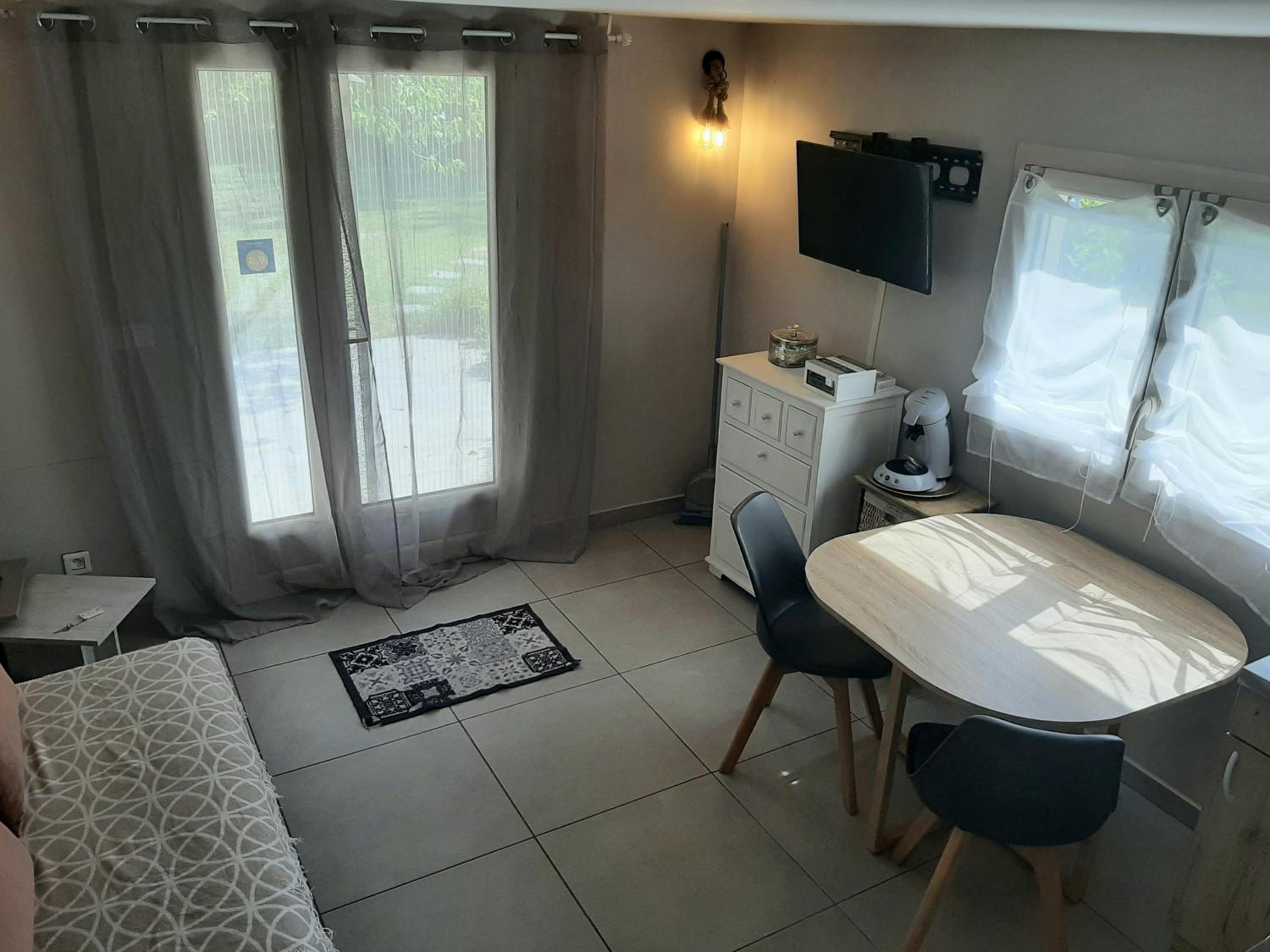 One-Bedroom House photo 3
