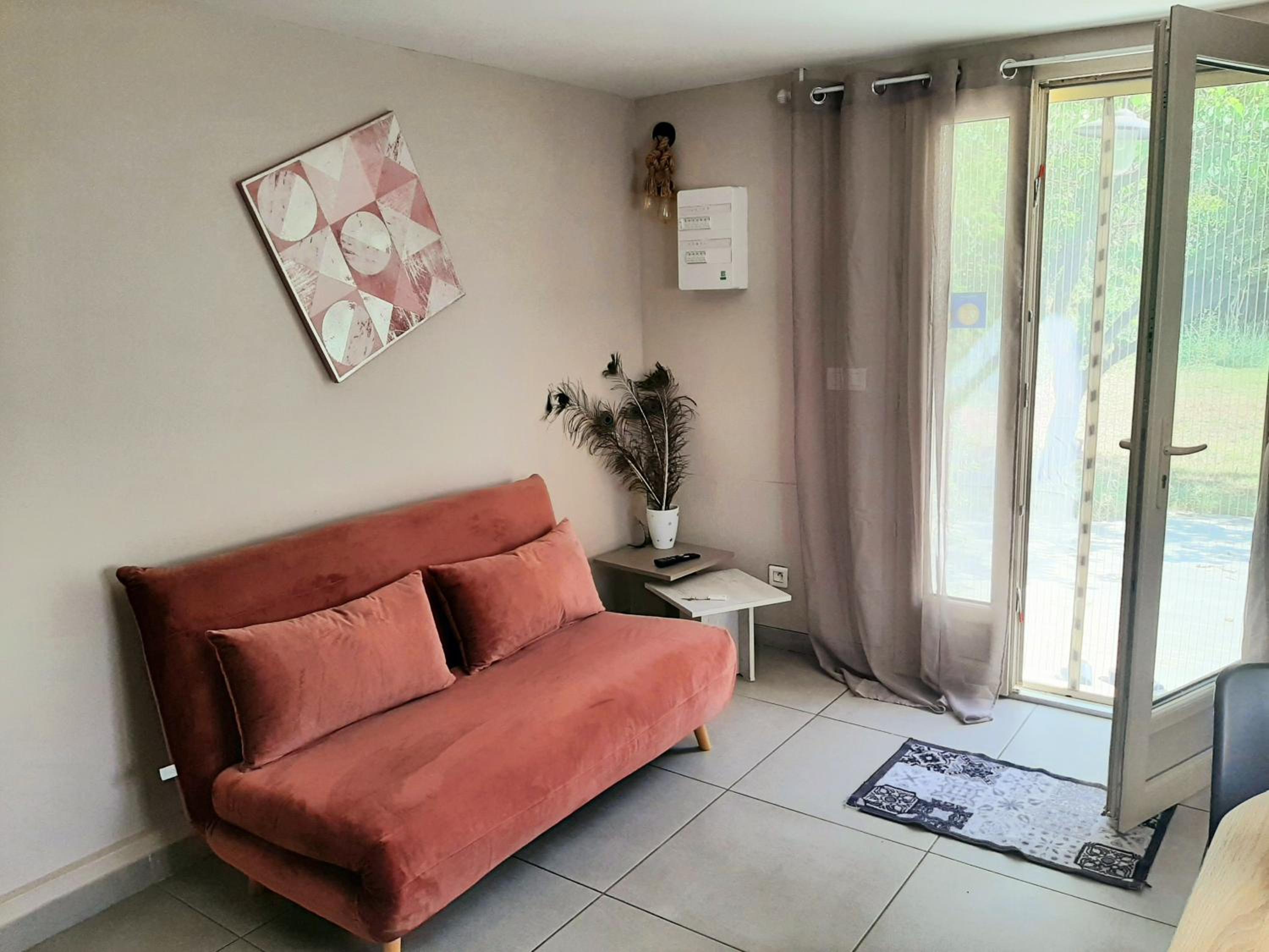 One-Bedroom House photo 1