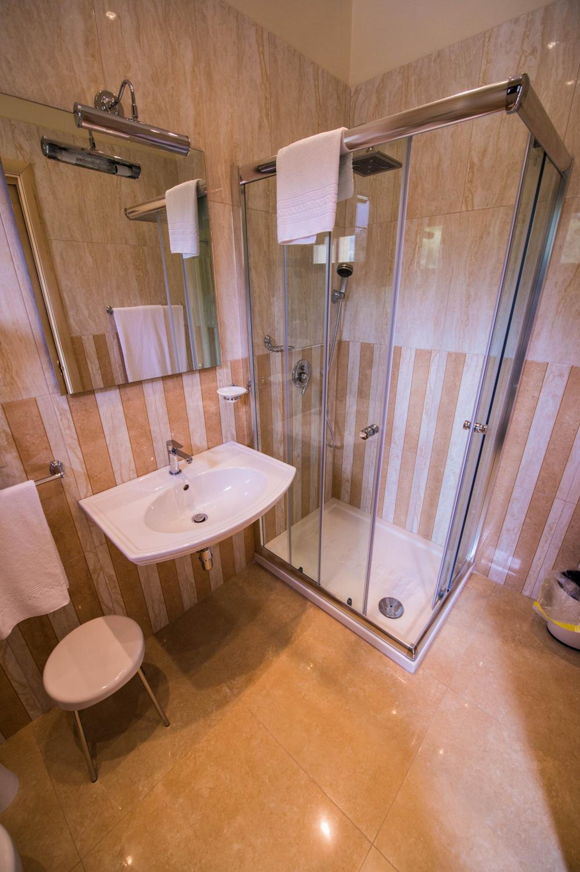 Superior Suite - Photo 21