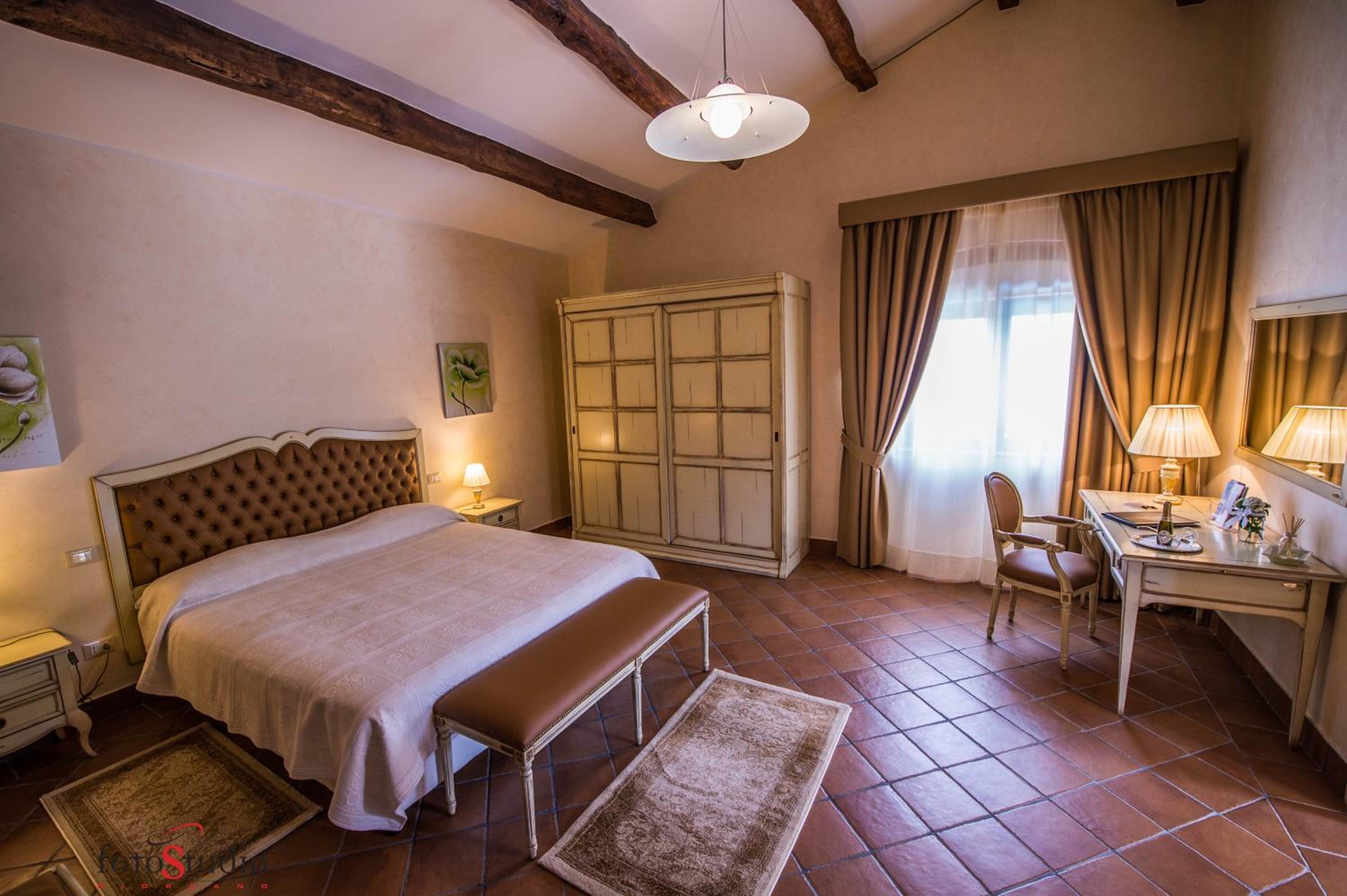 Superior Suite - Photo 19