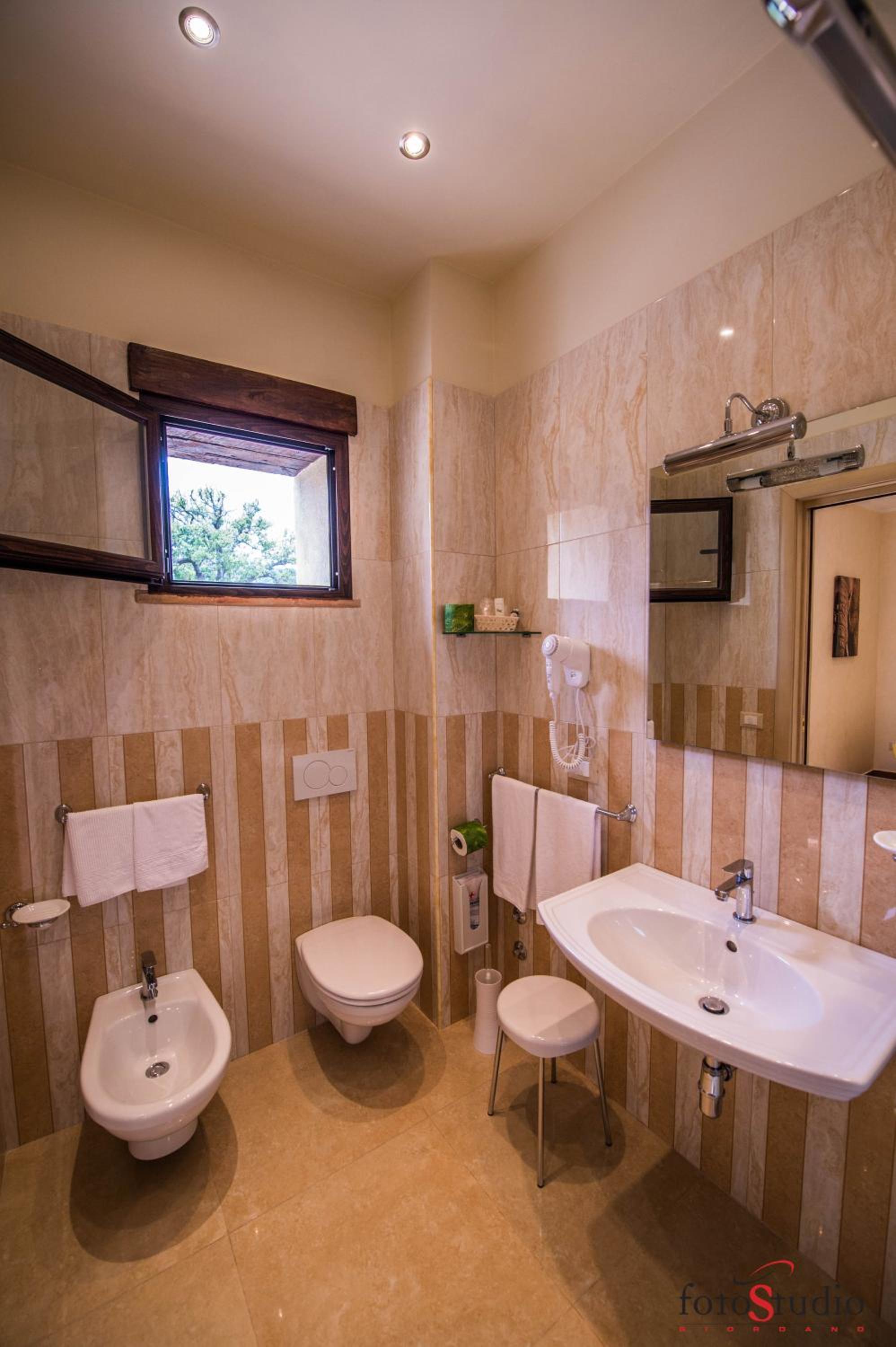Superior Suite - Photo 18
