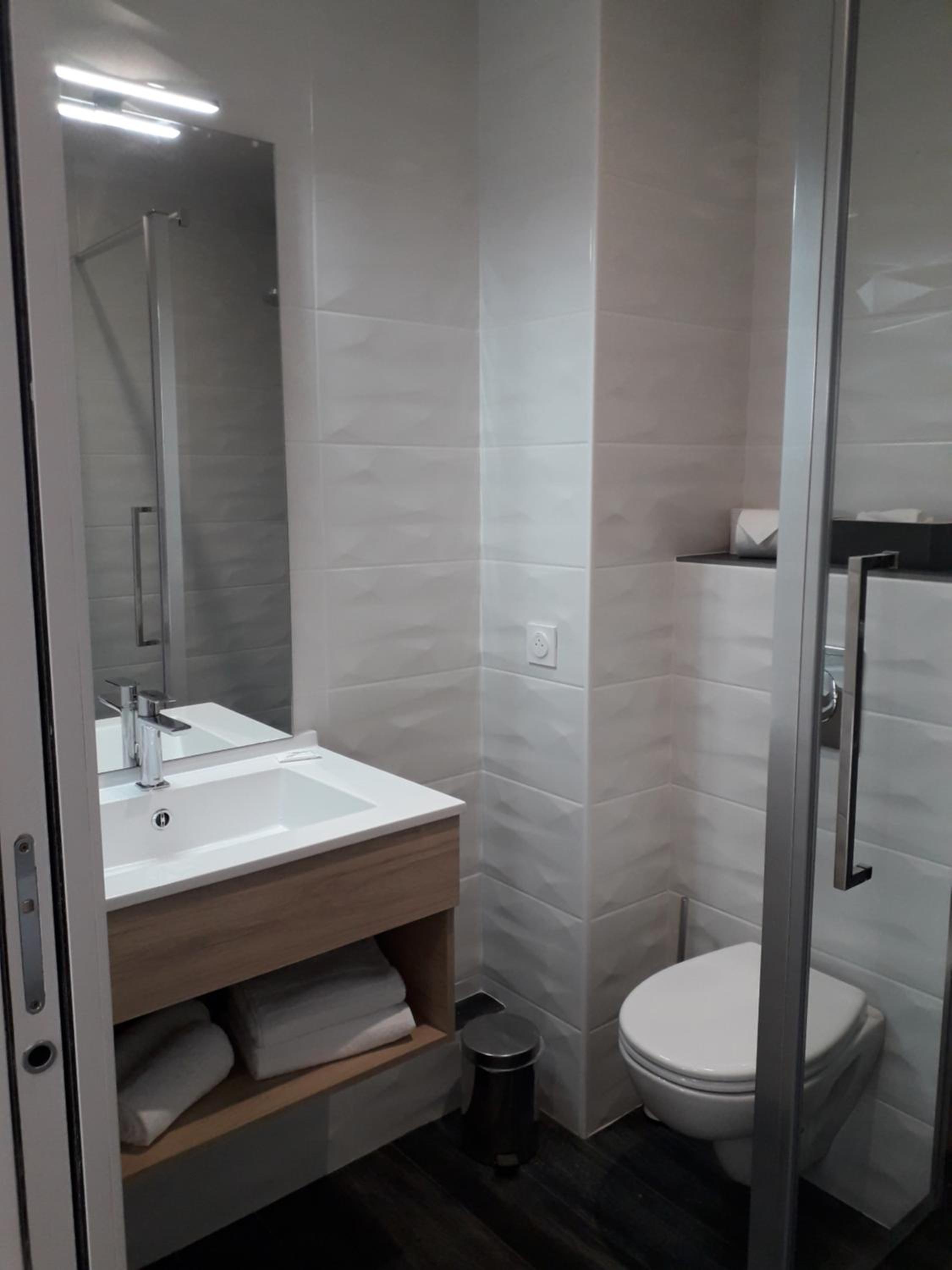 Double Room - Photo 5
