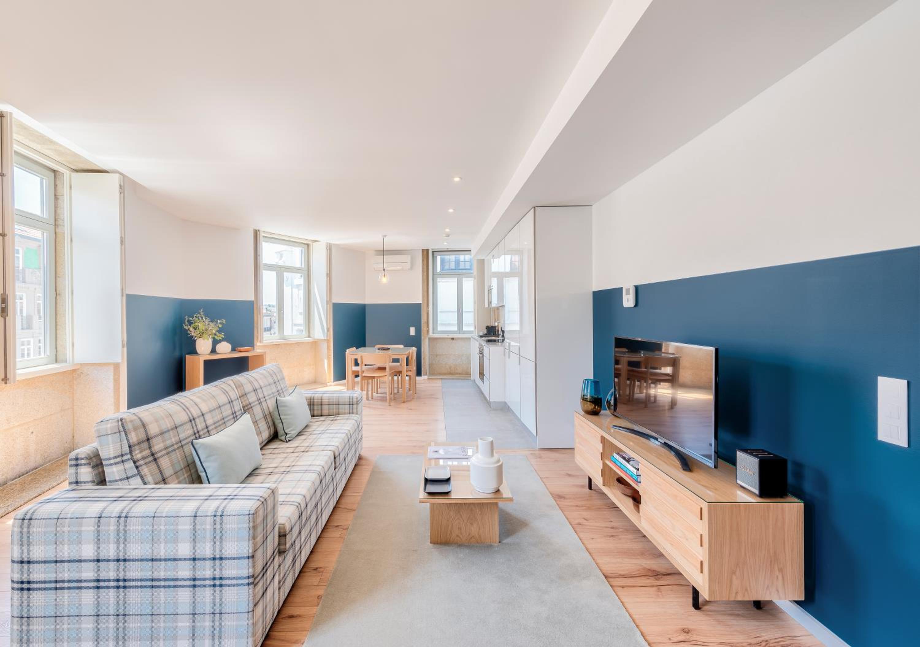 Deluxe One-Bedroom Apartment with City View - Photo 1