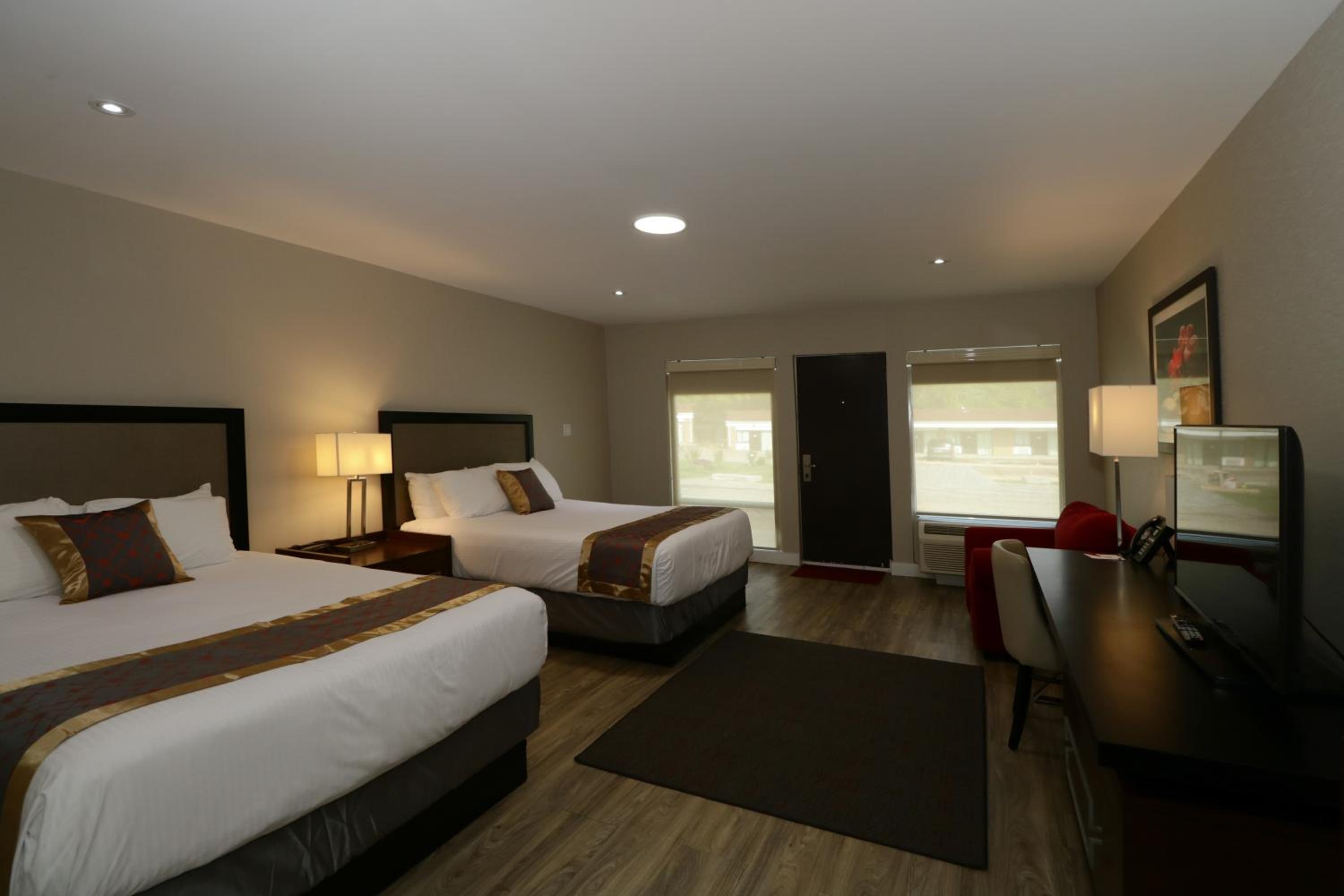 Lakeside Room with Two Queen Beds - East Ground/Non-Smoking - Photo 4