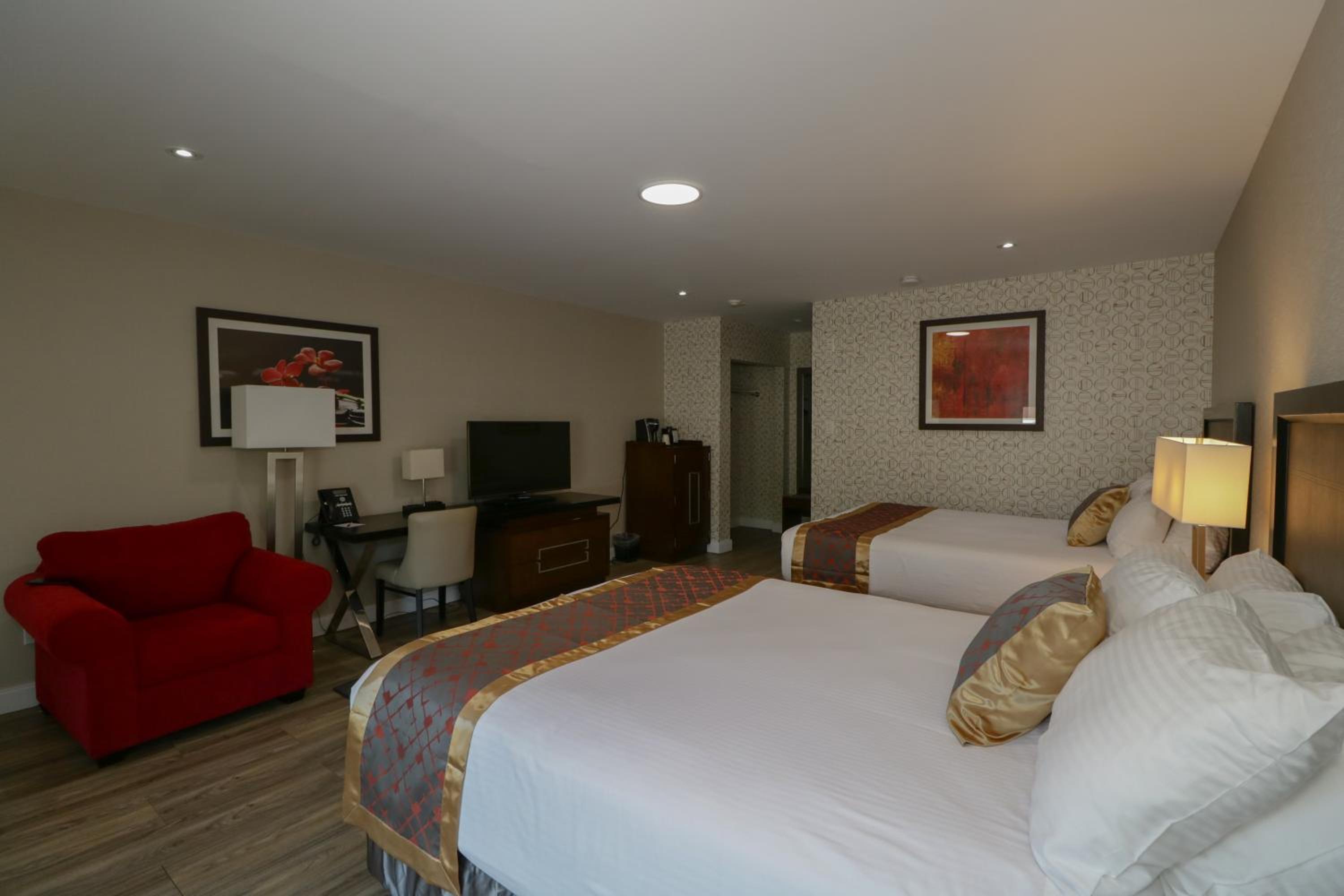 Lakeside Room with Two Queen Beds - East Ground/Non-Smoking - Photo 3