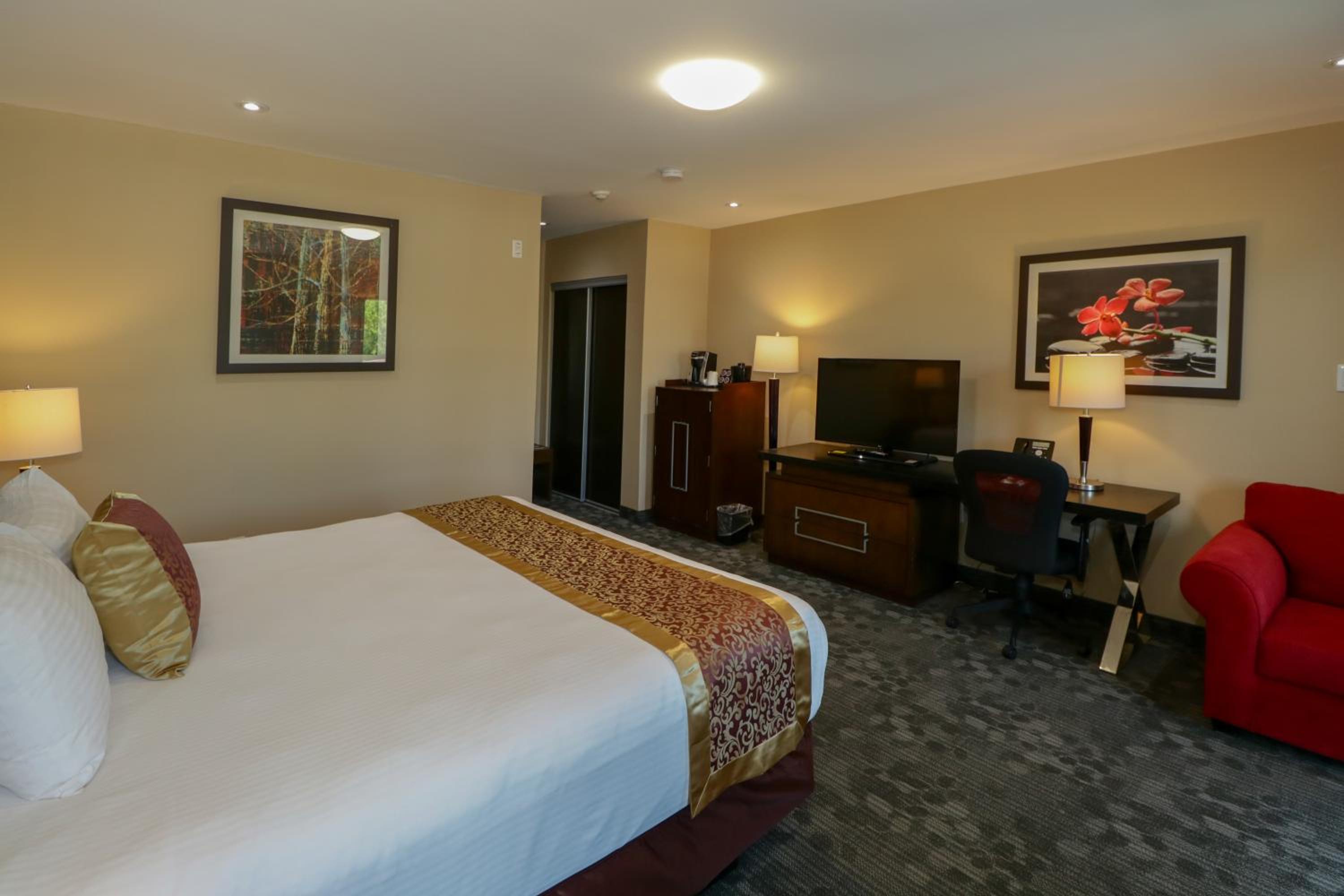 Lakeside King Room on Second Floor with One King Bed - Non-Smoking - Photo 4