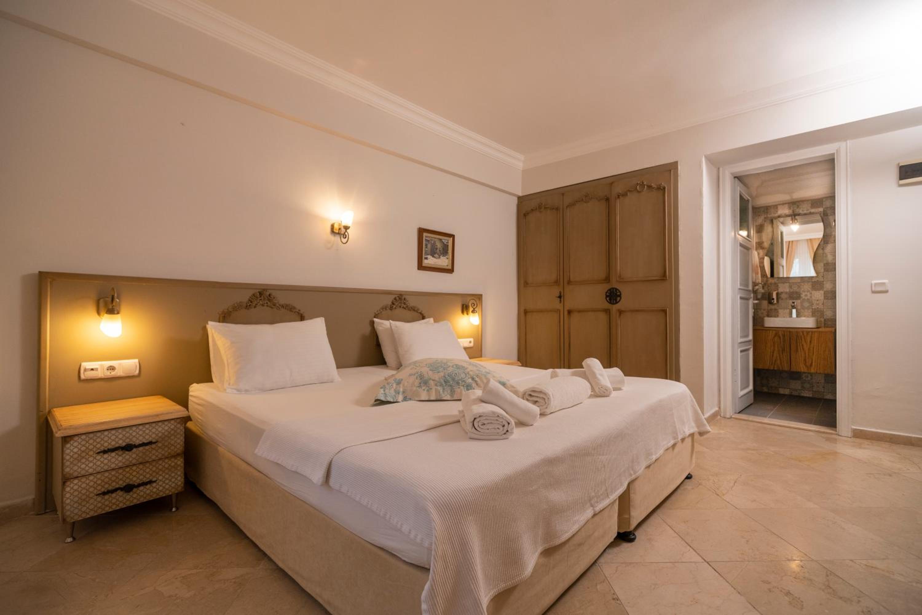 Superior Double Room - Photo 8