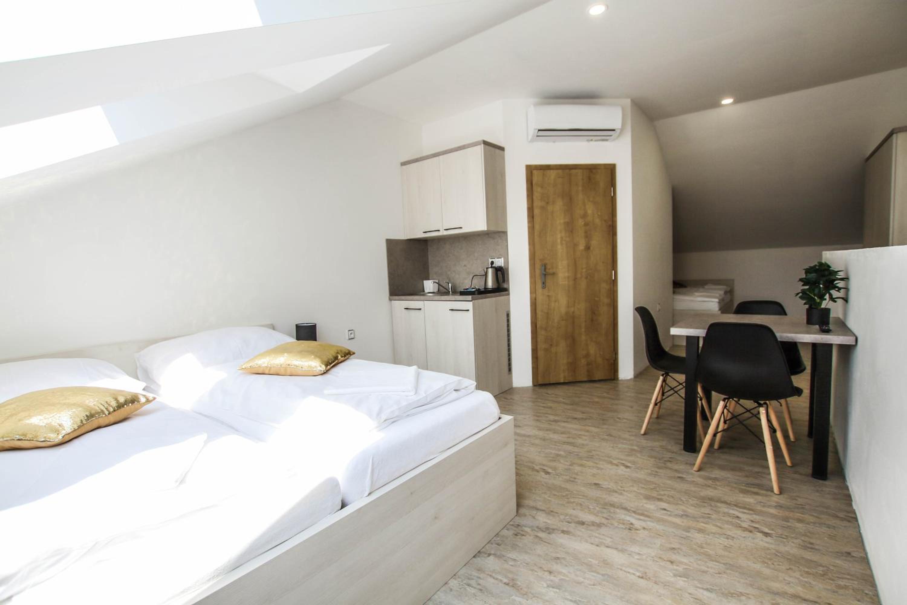 Economy Quadruple Room photo 1