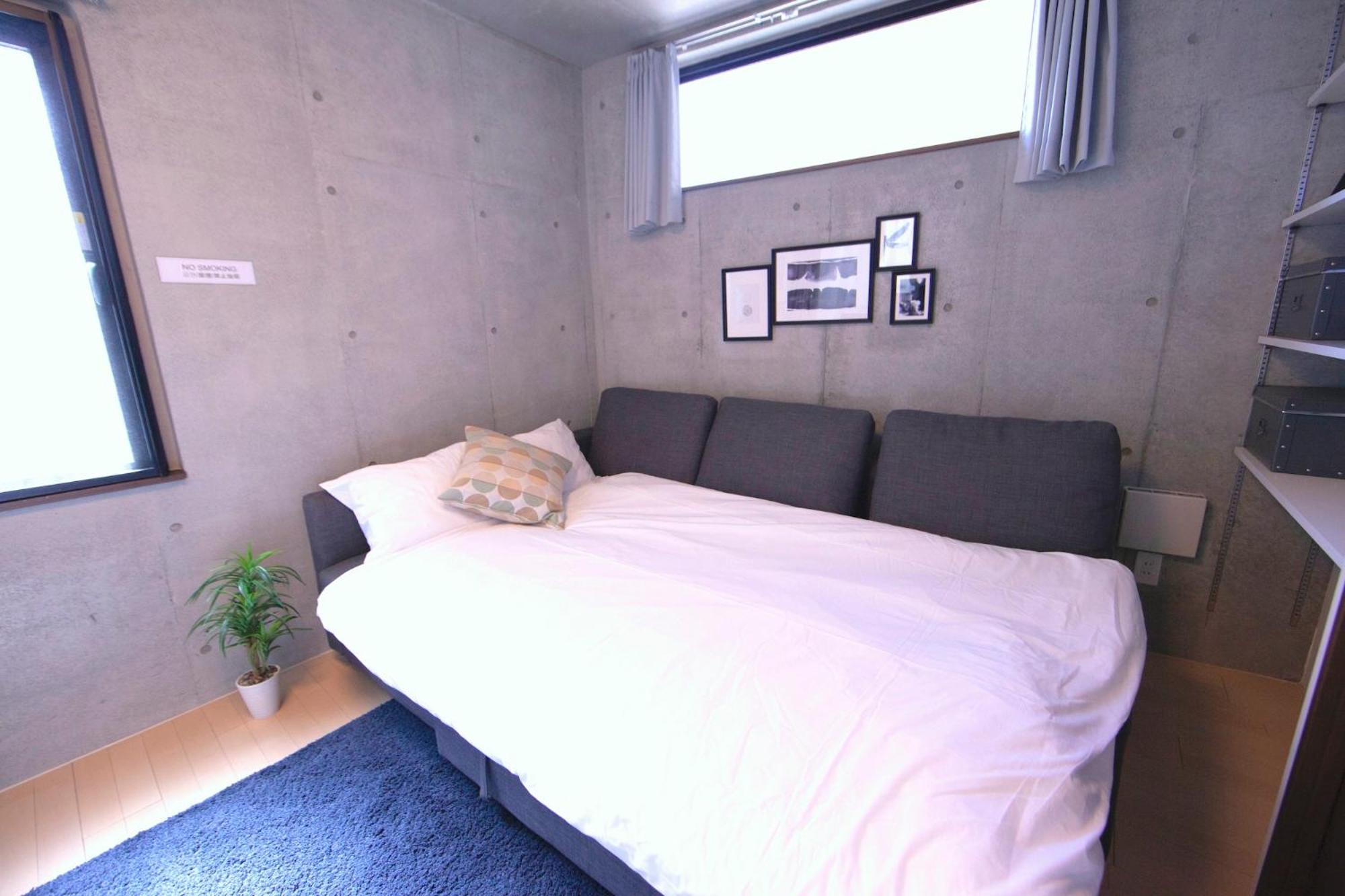 Economy Triple Room - Photo 7