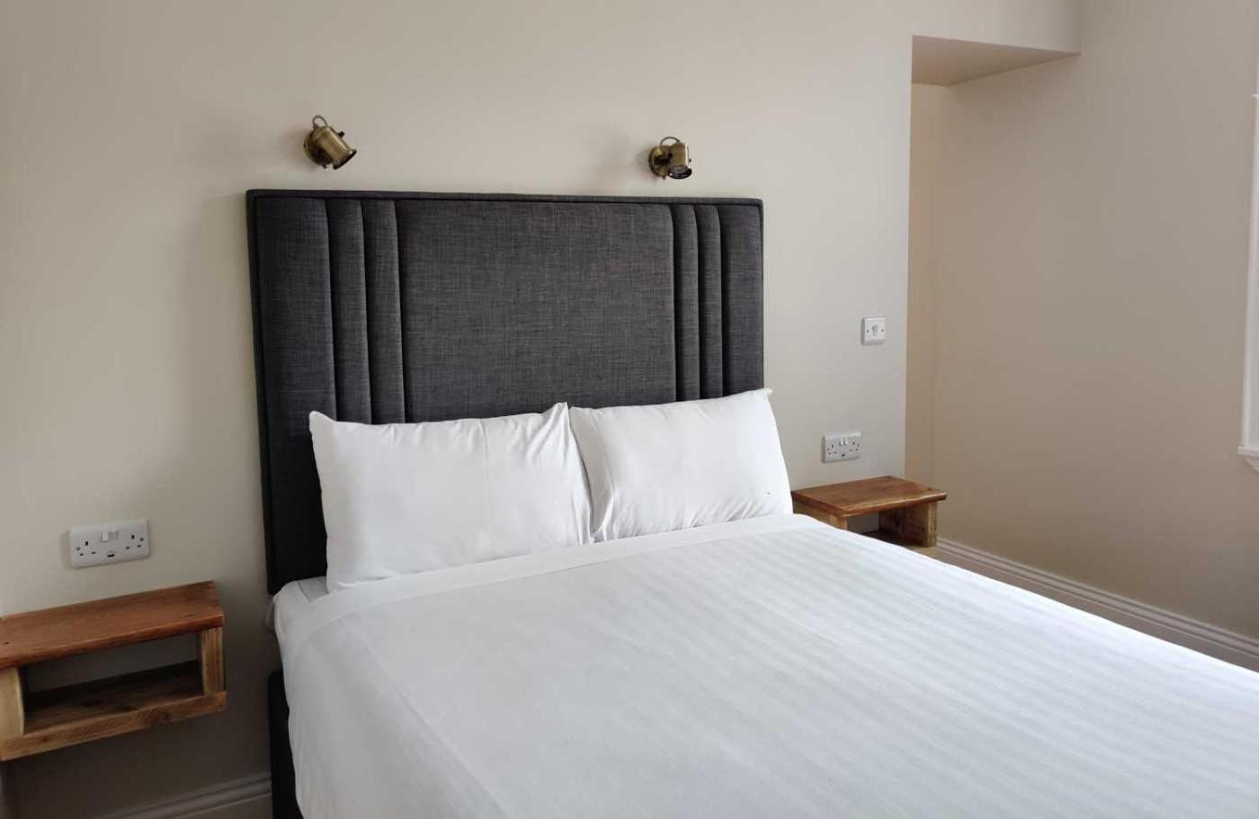 Double Room with Private Bathroom - Photo 1