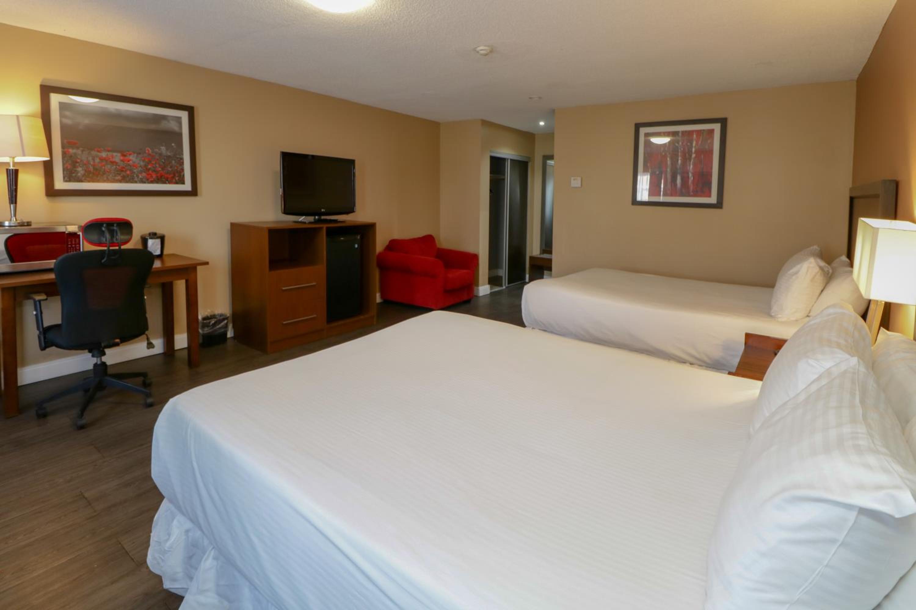 Lakeside Room with Two Queen Beds - West Wing/Non-Smoking - Photo 4
