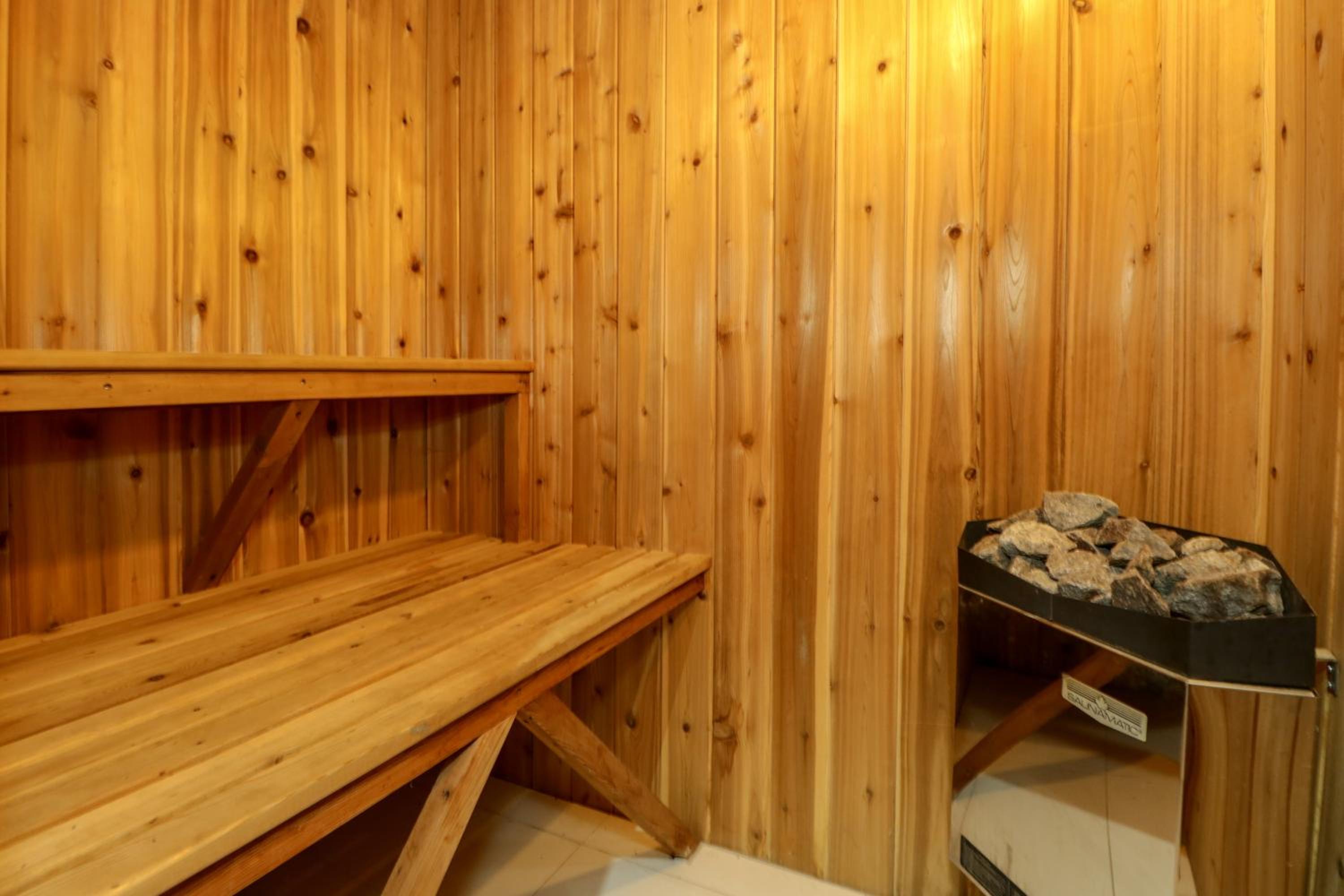 One-Bedroom Suite with Two Queen Beds and Lakeside - Non-Smoking - Photo 6