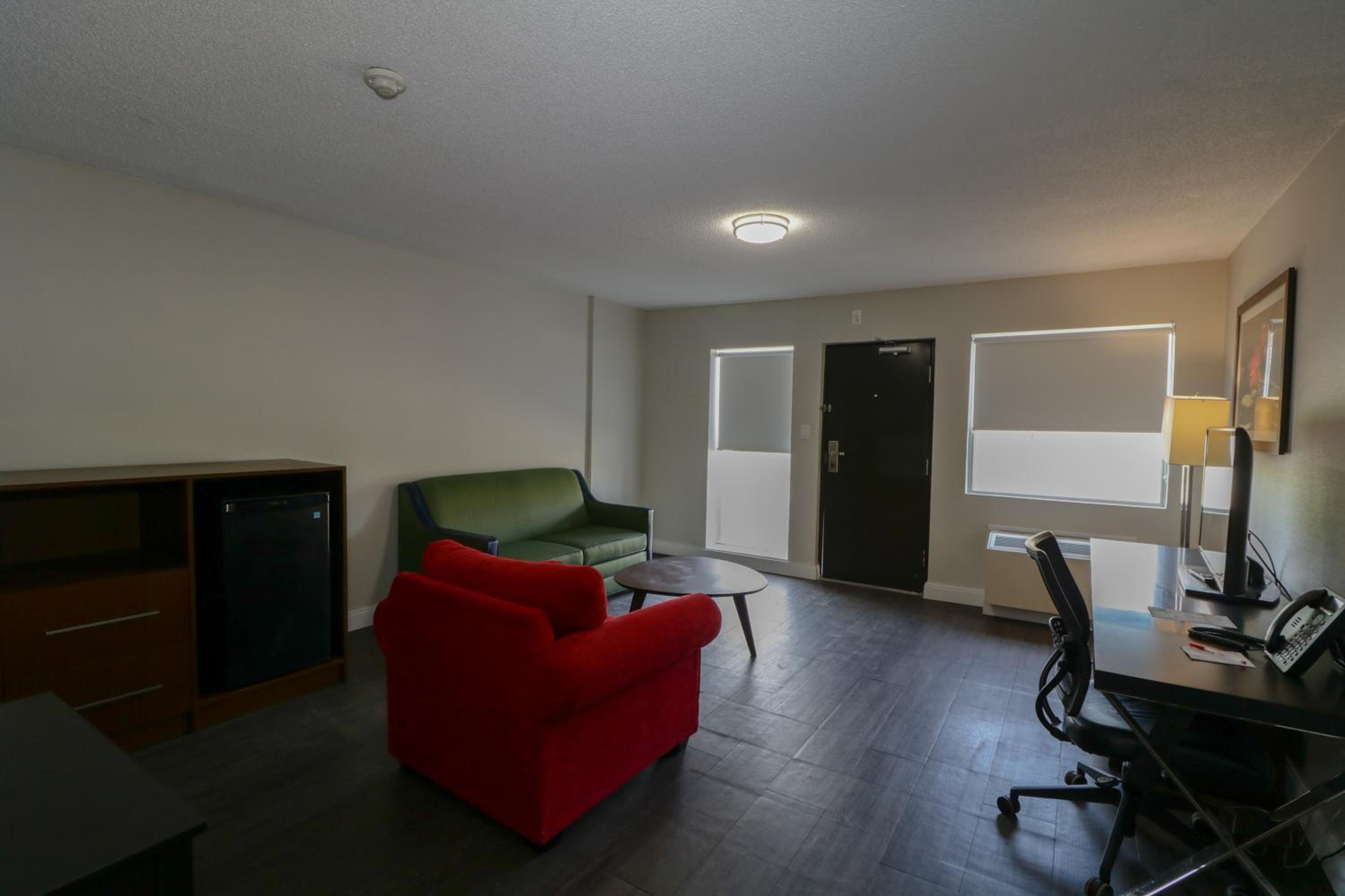 One-Bedroom Suite with Two Queen Beds and Lakeside - Non-Smoking - Photo 9