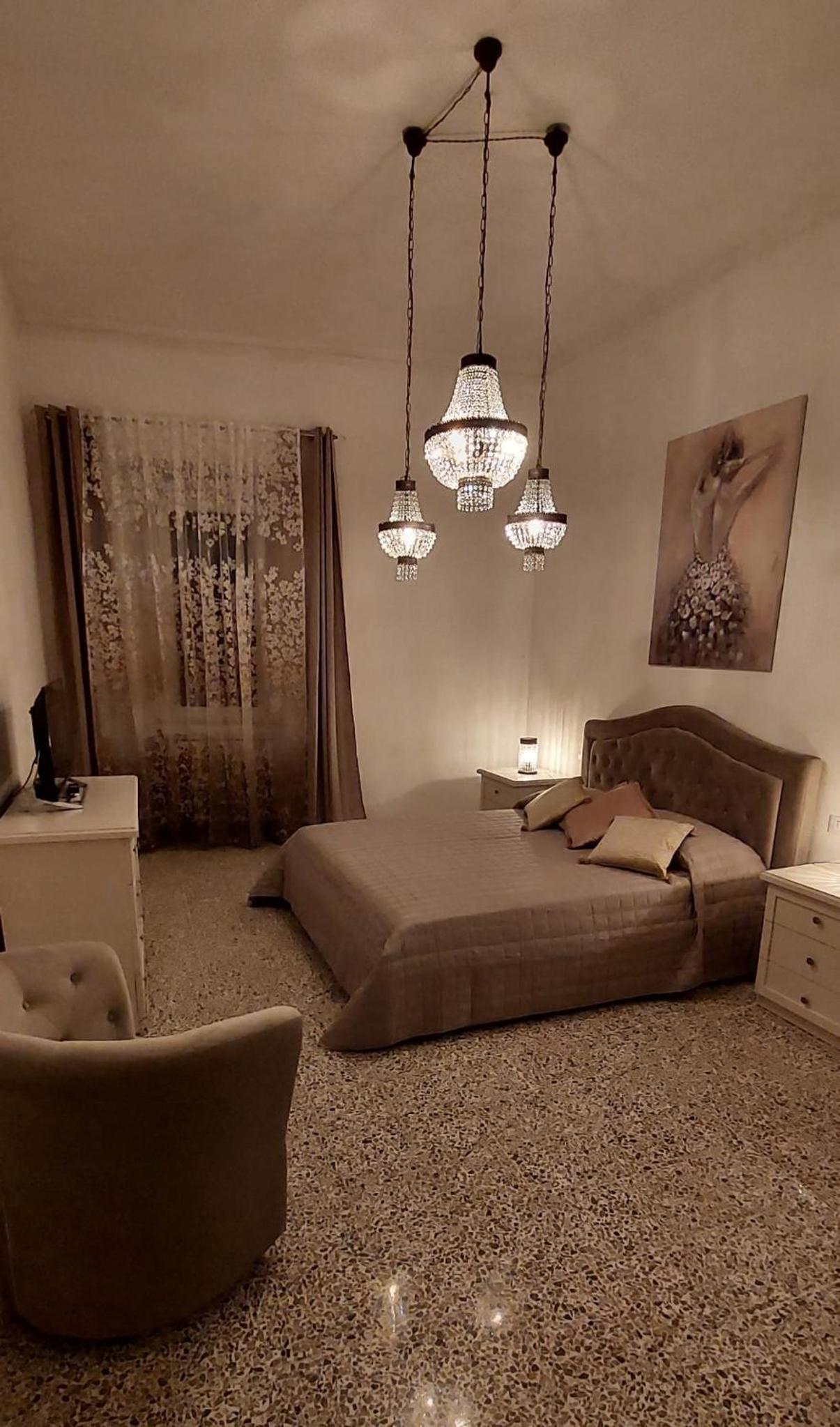 Two-Bedroom Apartment - Photo 2