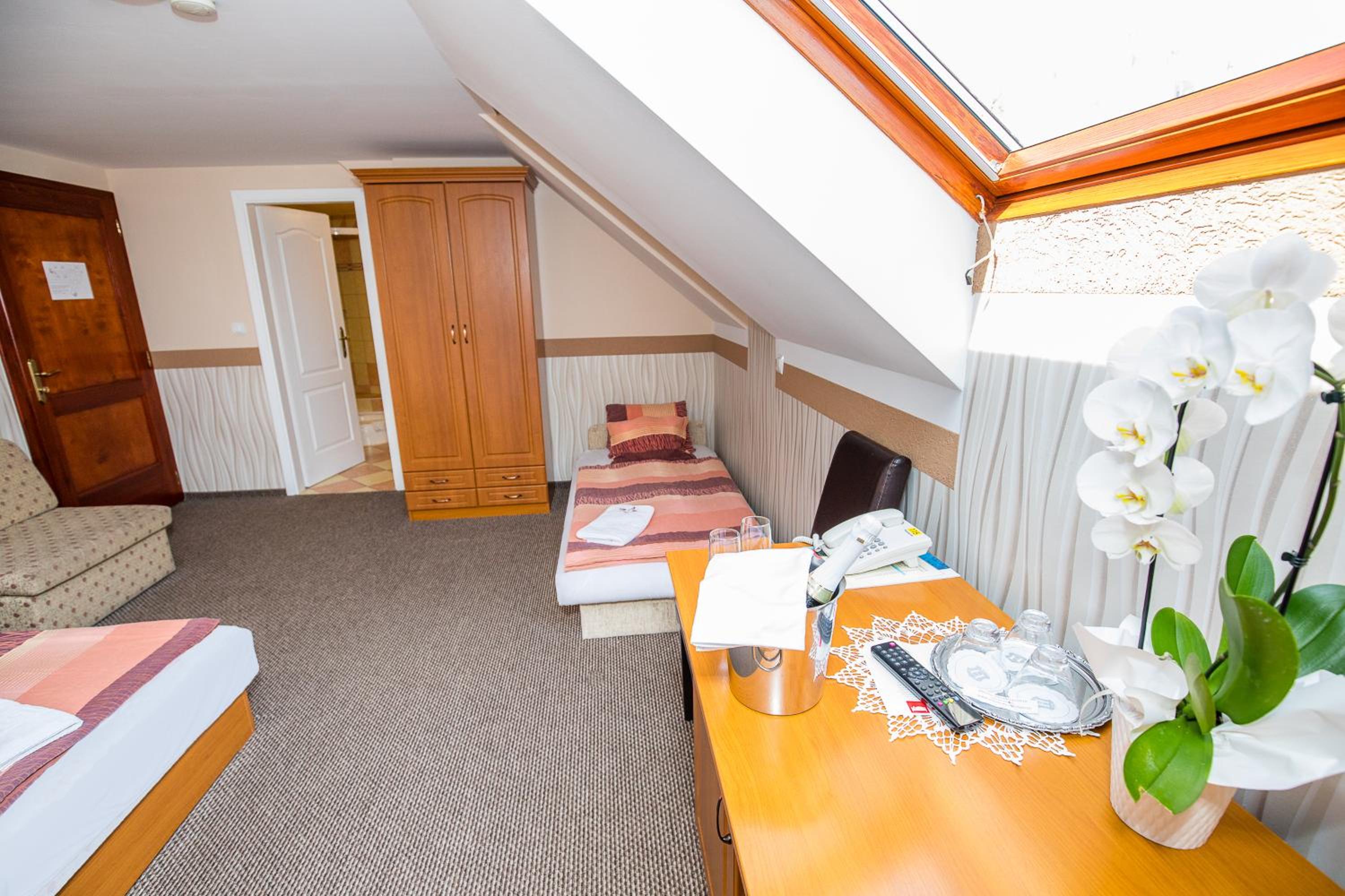 Superior Triple Room - Photo 8