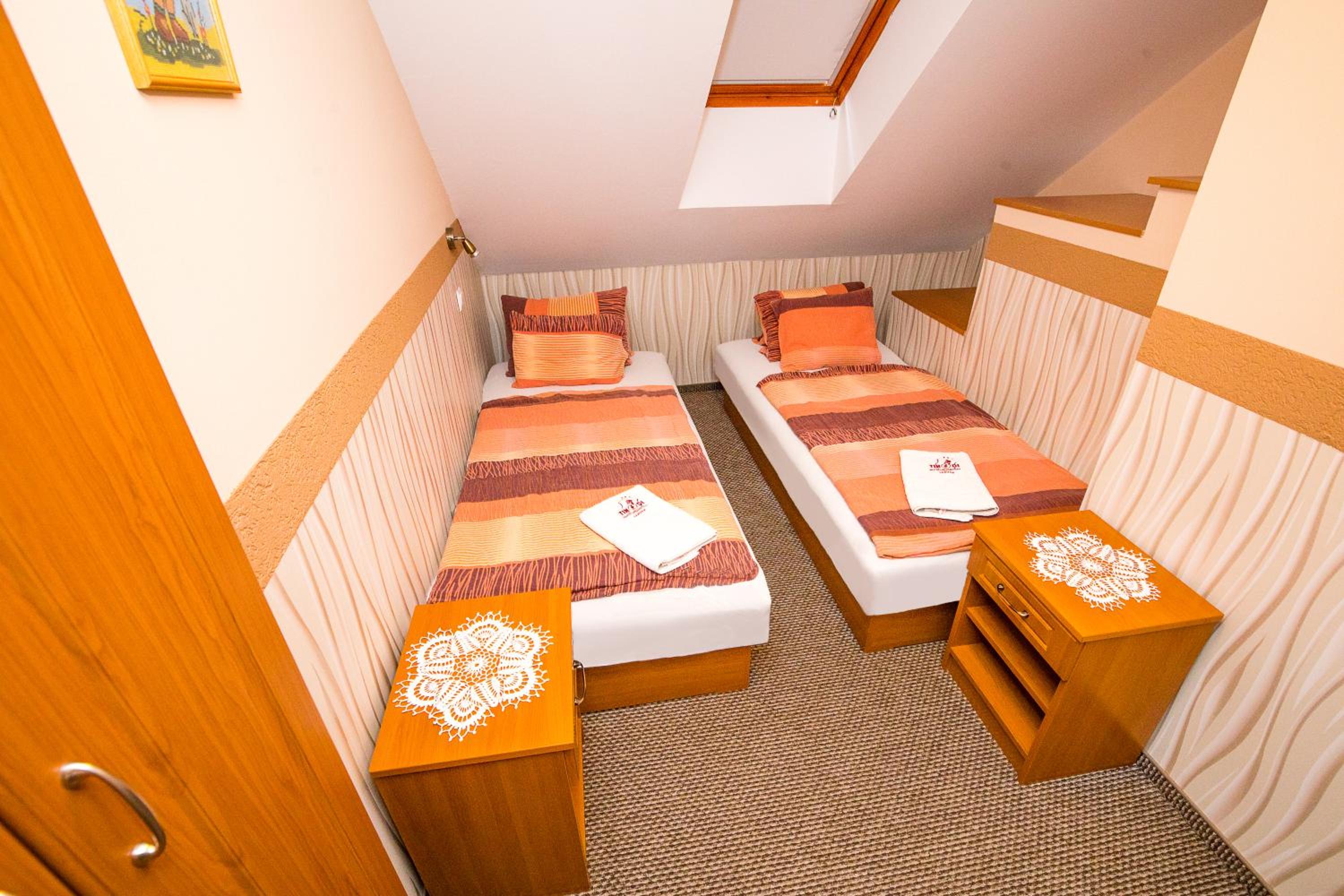 Superior Quadruple Room - Photo 16