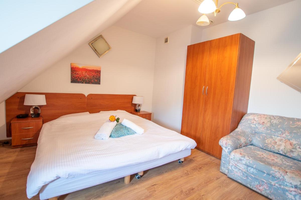 Triple Room with Bathroom - Photo 7