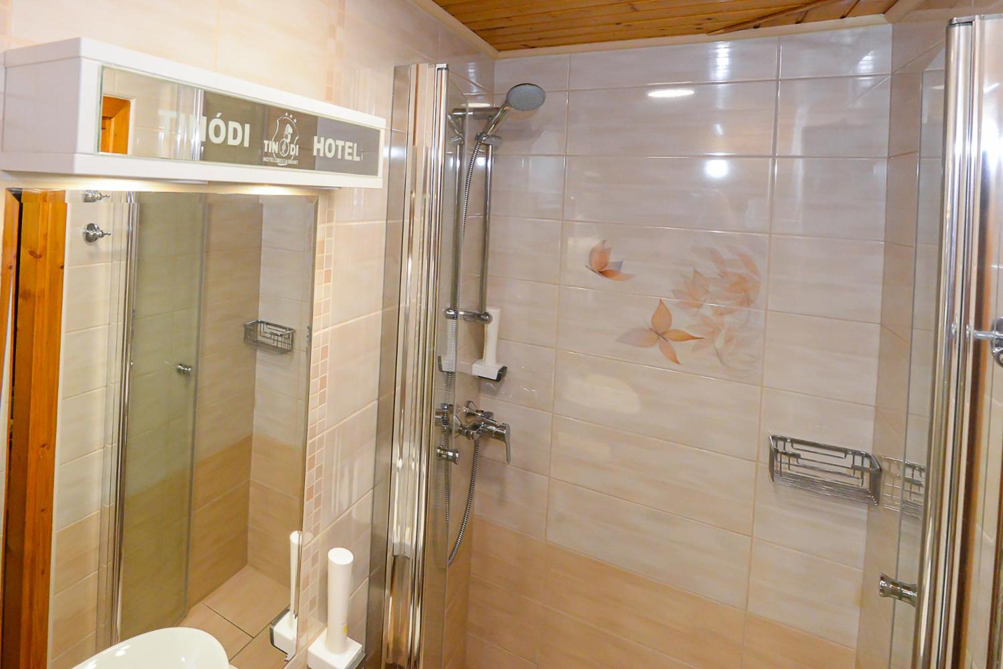 Standard Twin Room - Photo 10