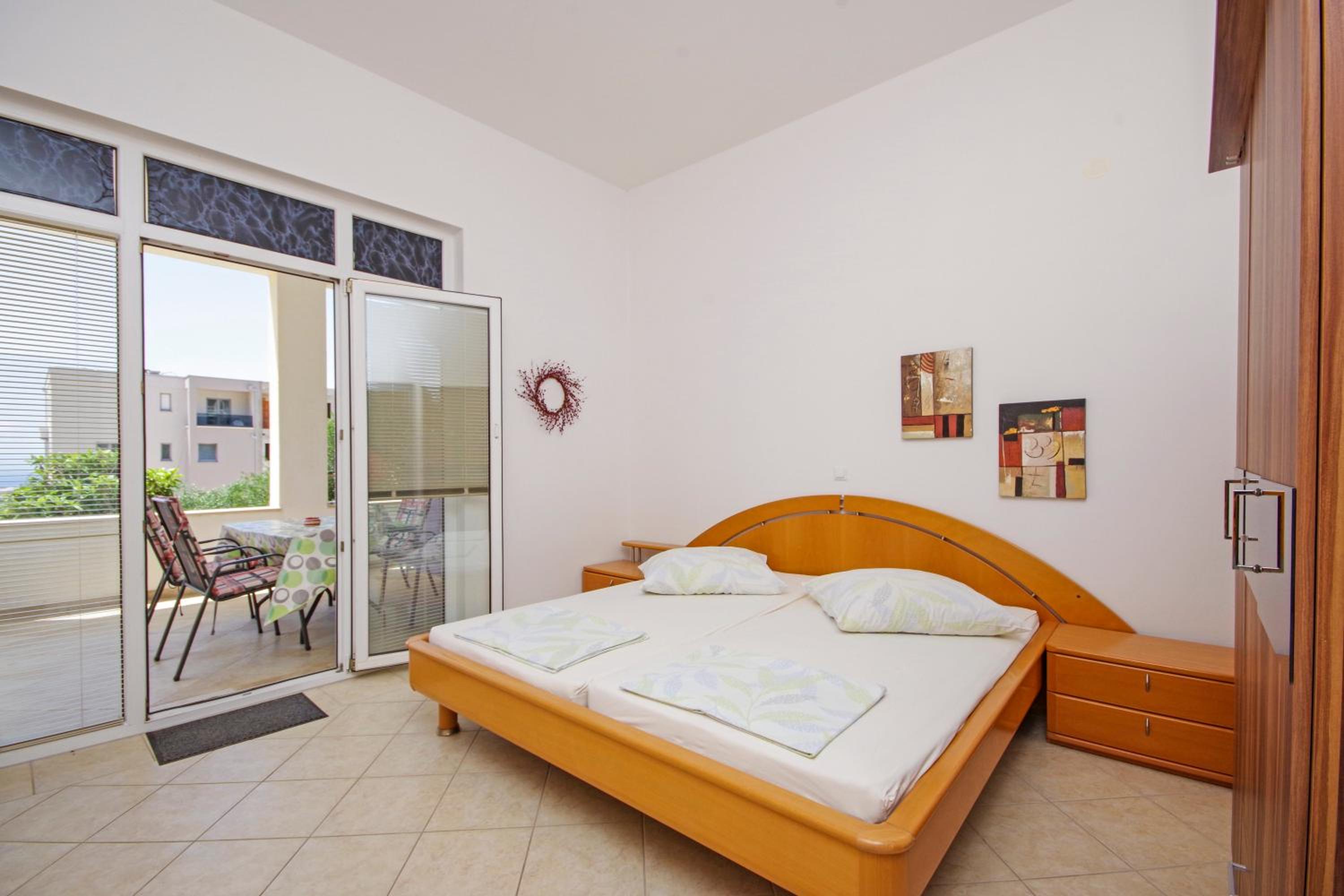 Apartment With Garden View