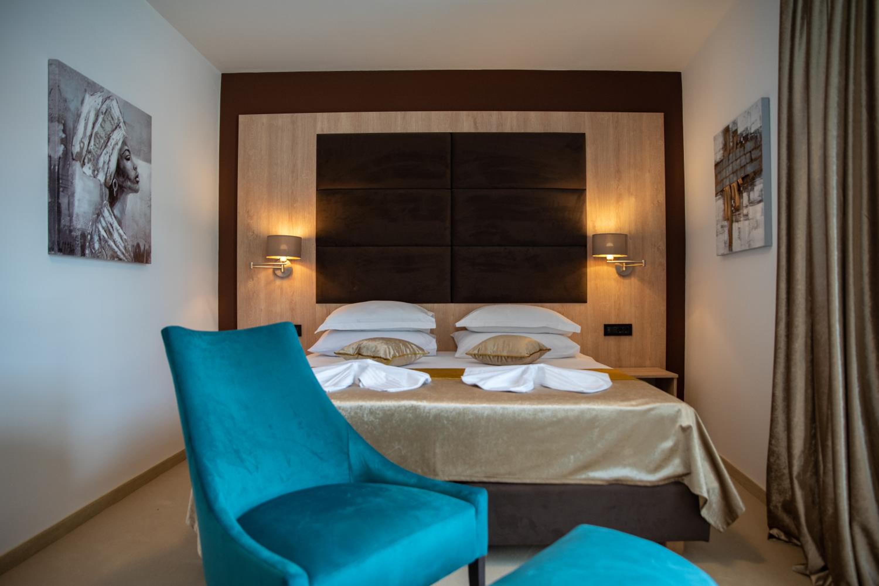 Deluxe Double Room with Sea View - Photo 19