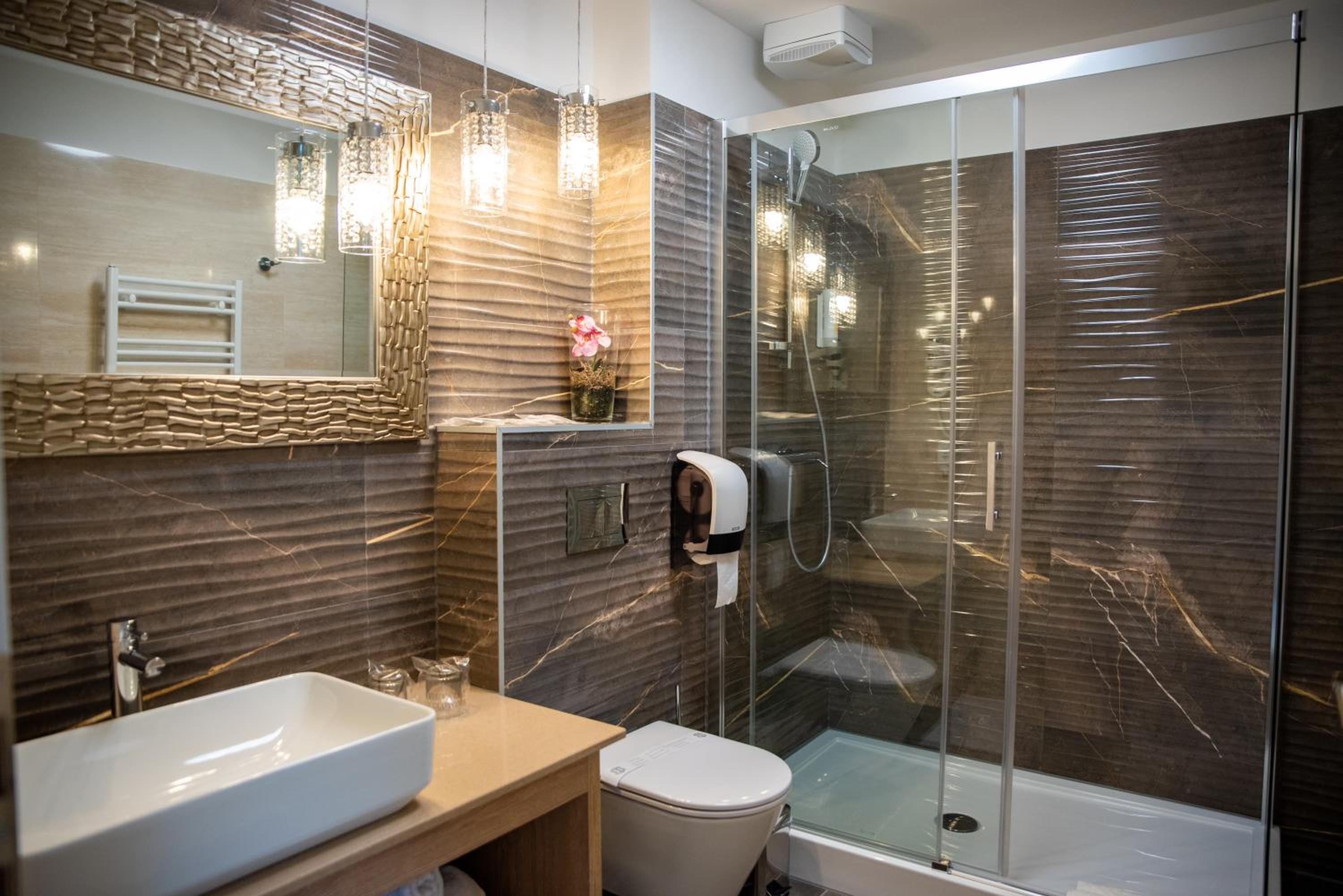 Deluxe Double Room with Sea View - Photo 4