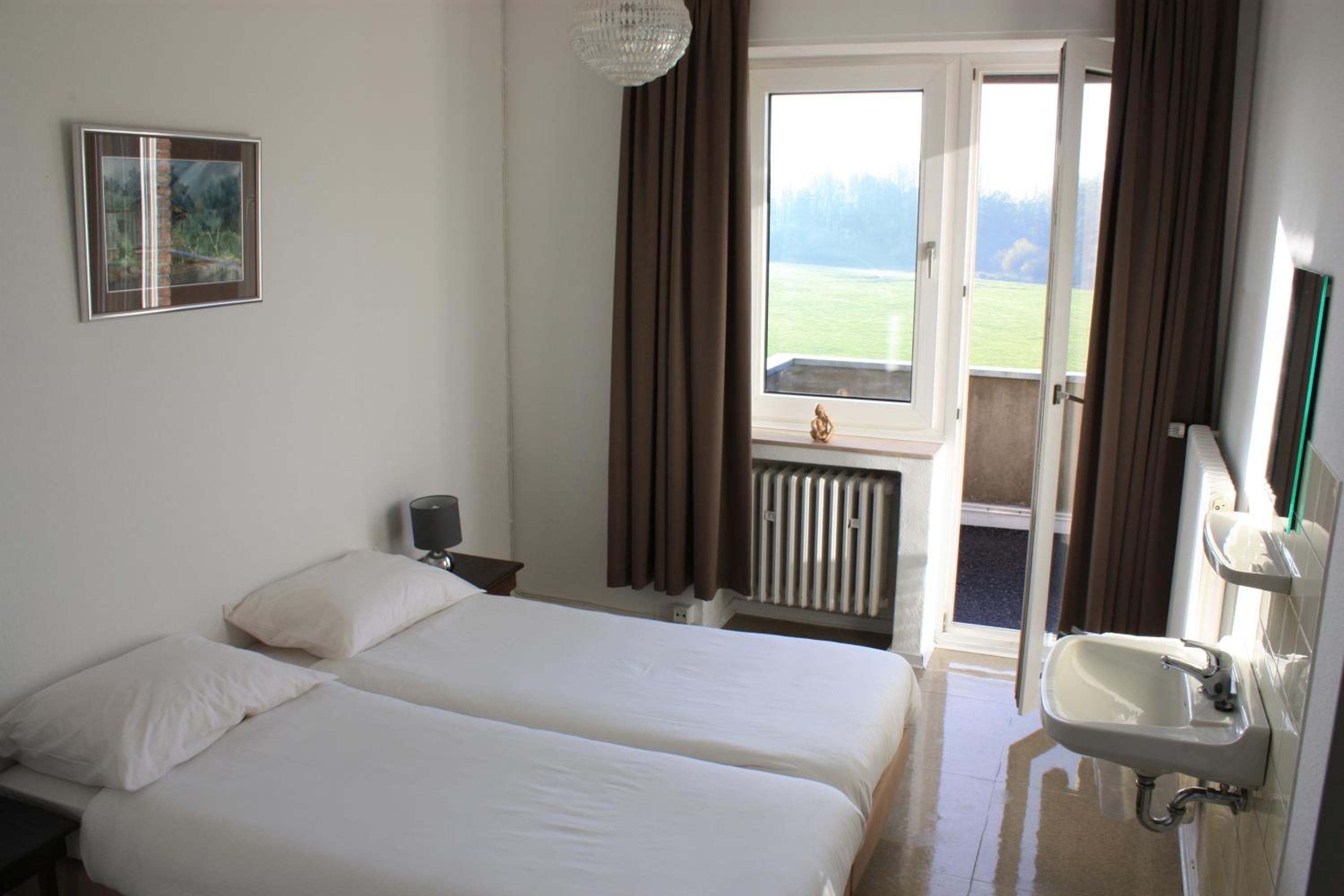 Double Room with Shared Bathroom photo 2