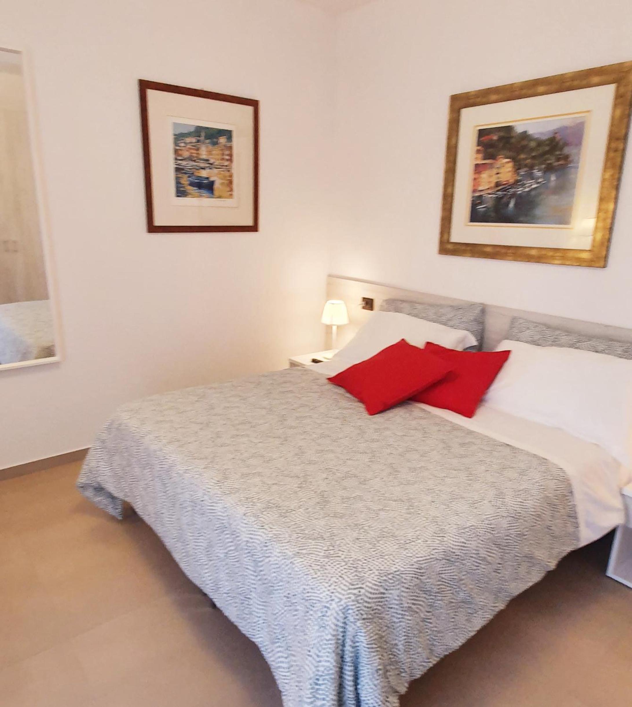 Double or Twin Room with Private Bathroom photo 2