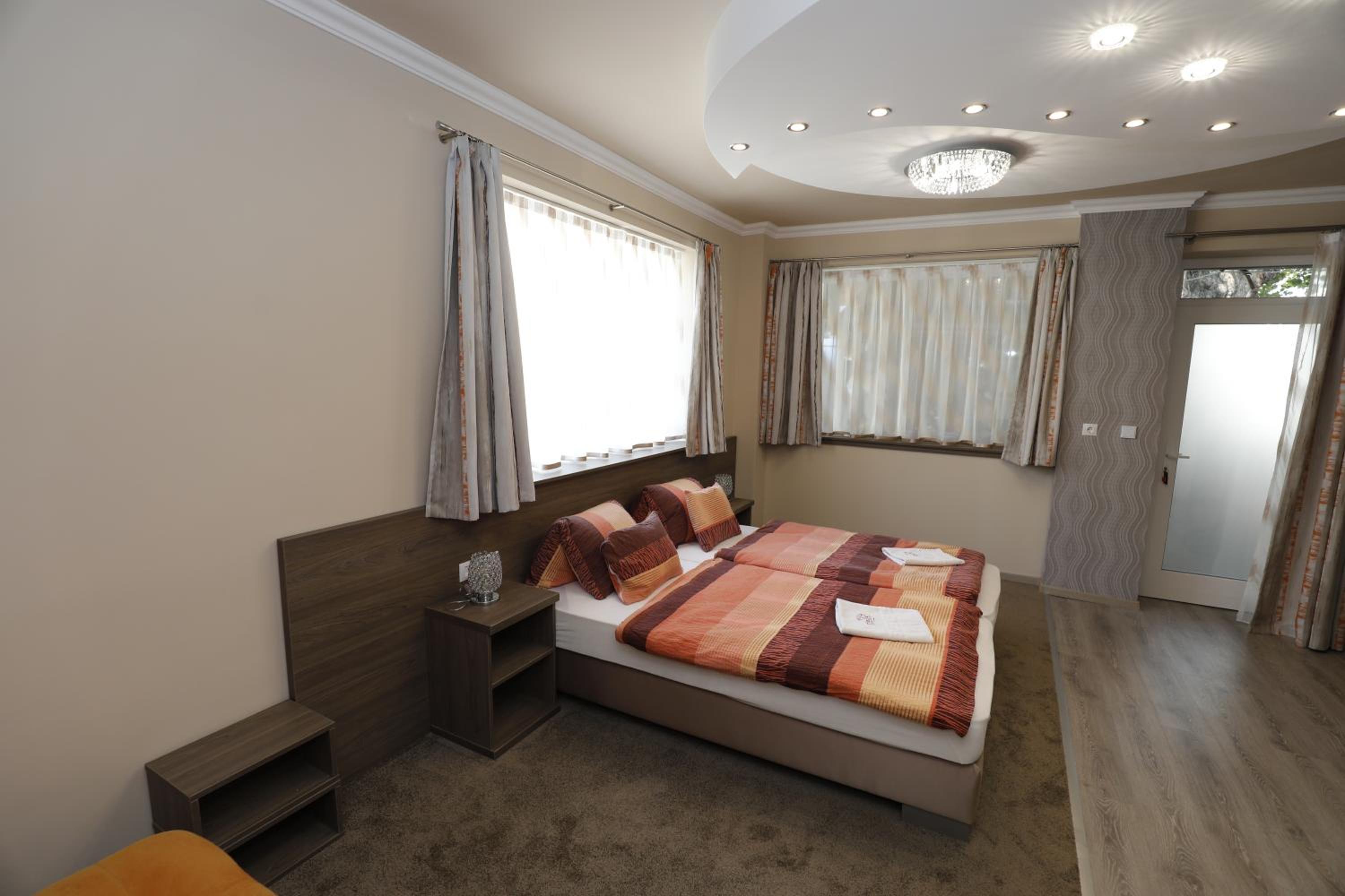 Deluxe Quadruple Room - Photo 6