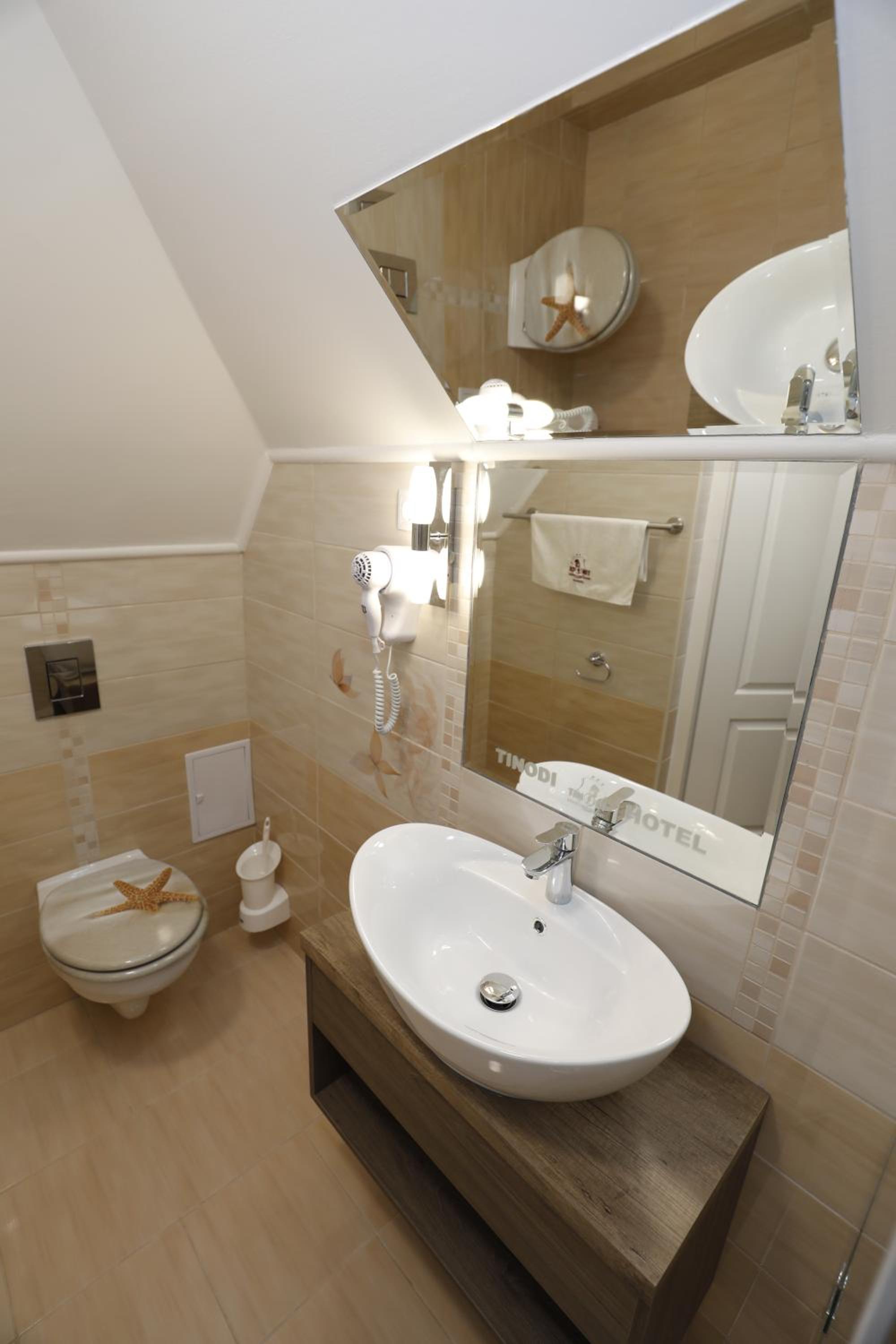 Deluxe Quadruple Room - Photo 4