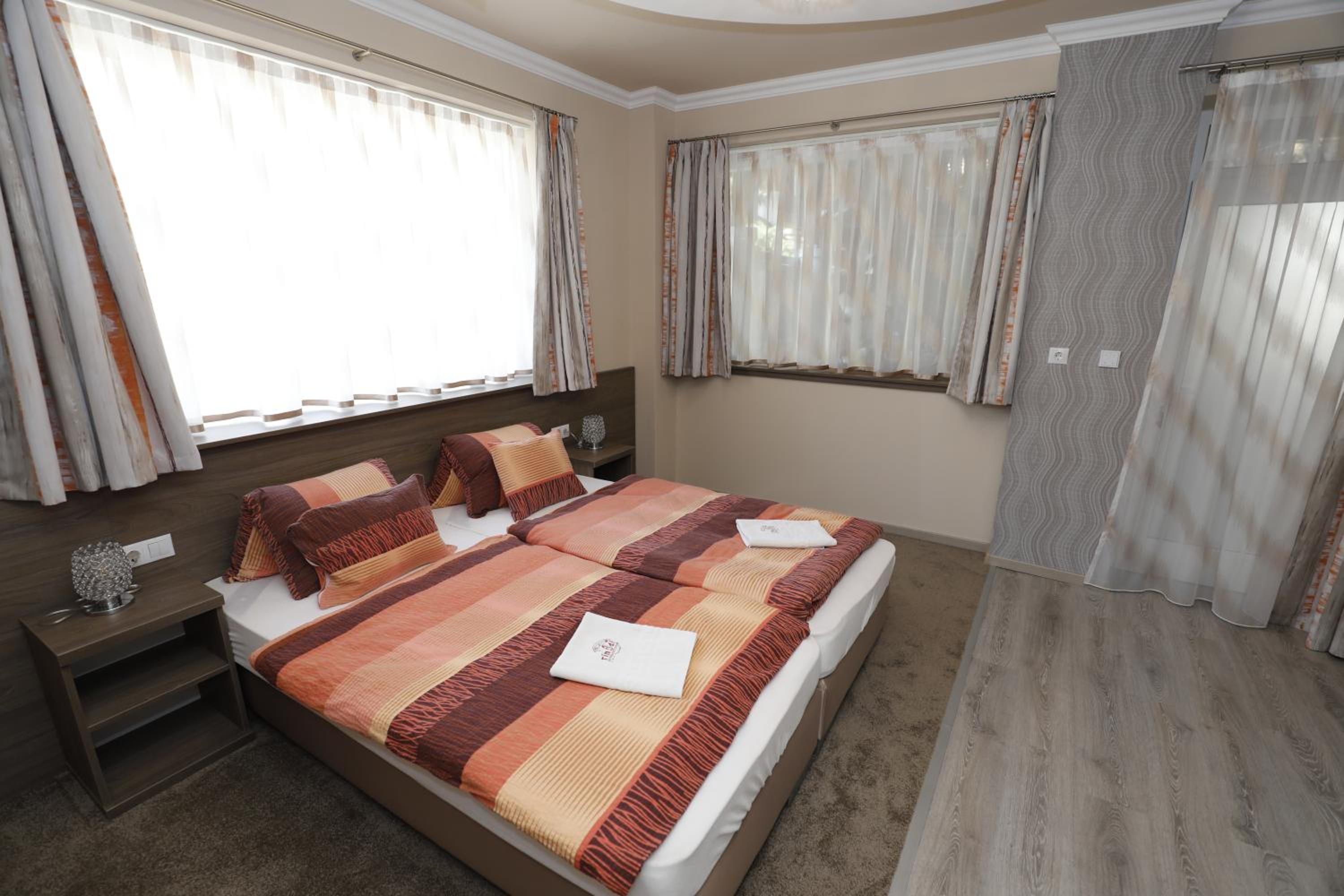 Deluxe Quadruple Room - Photo 1