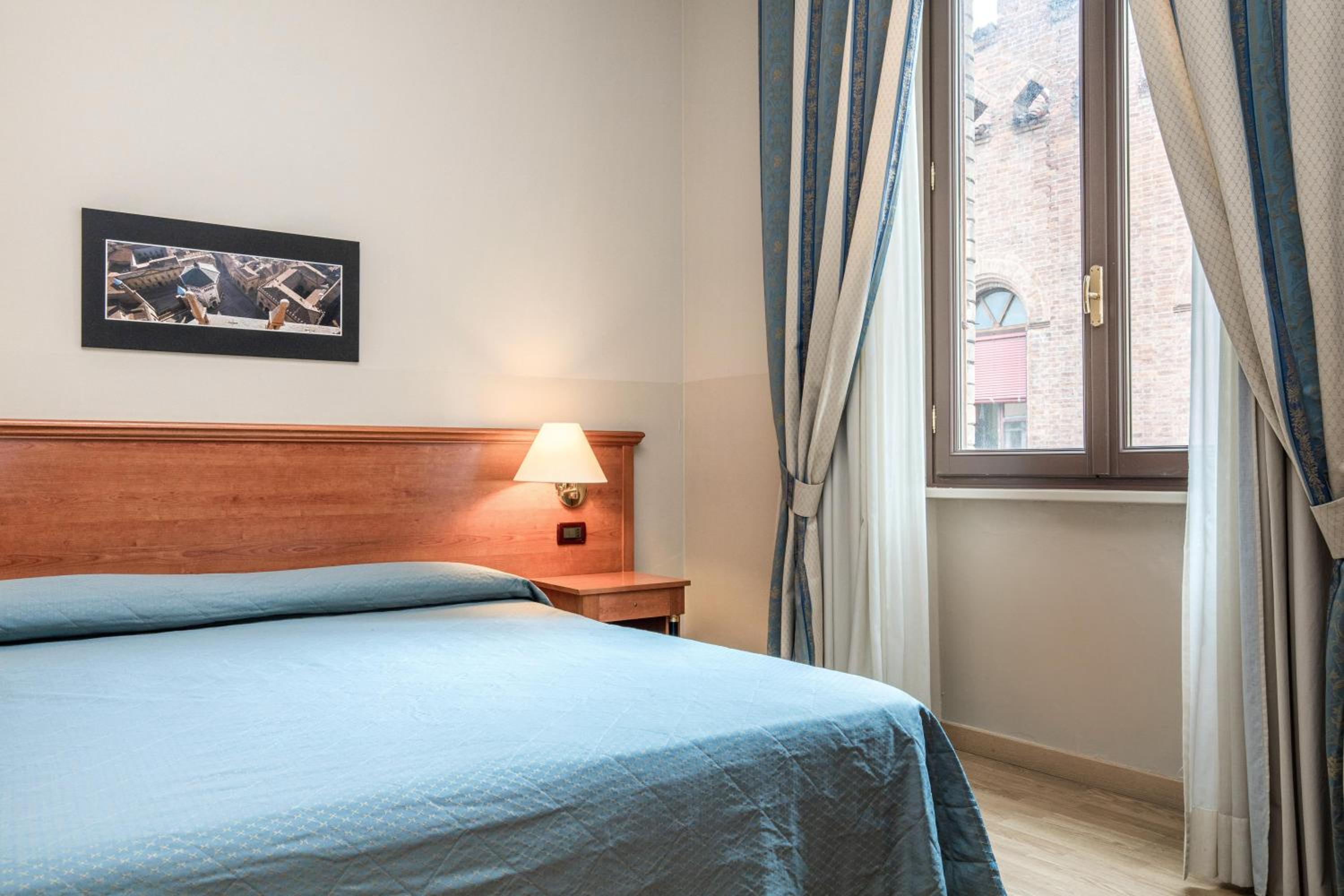 Standard Double or Twin Room - Photo 3