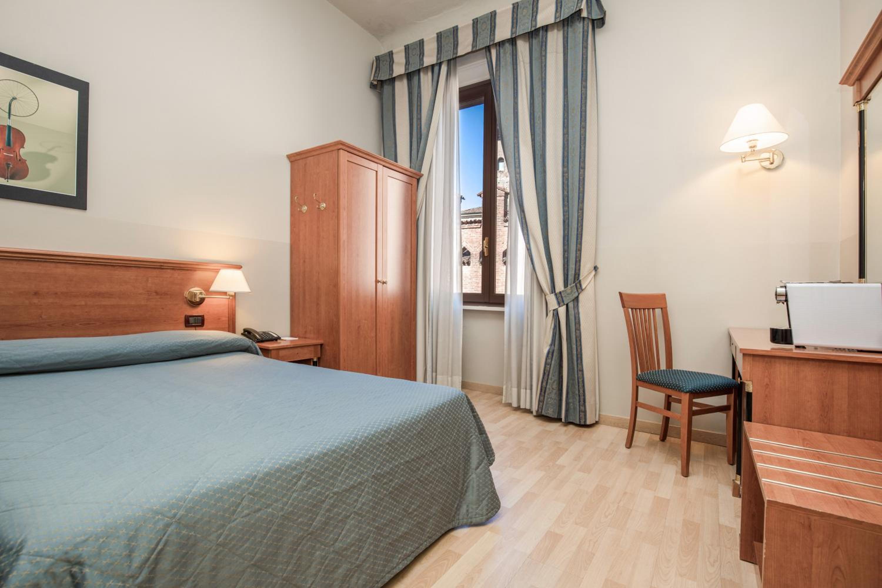 Standard Double or Twin Room - Photo 1