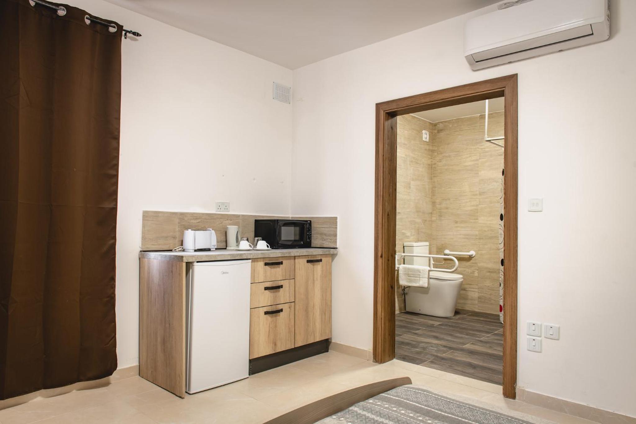 King Room - Disability Access photo 2