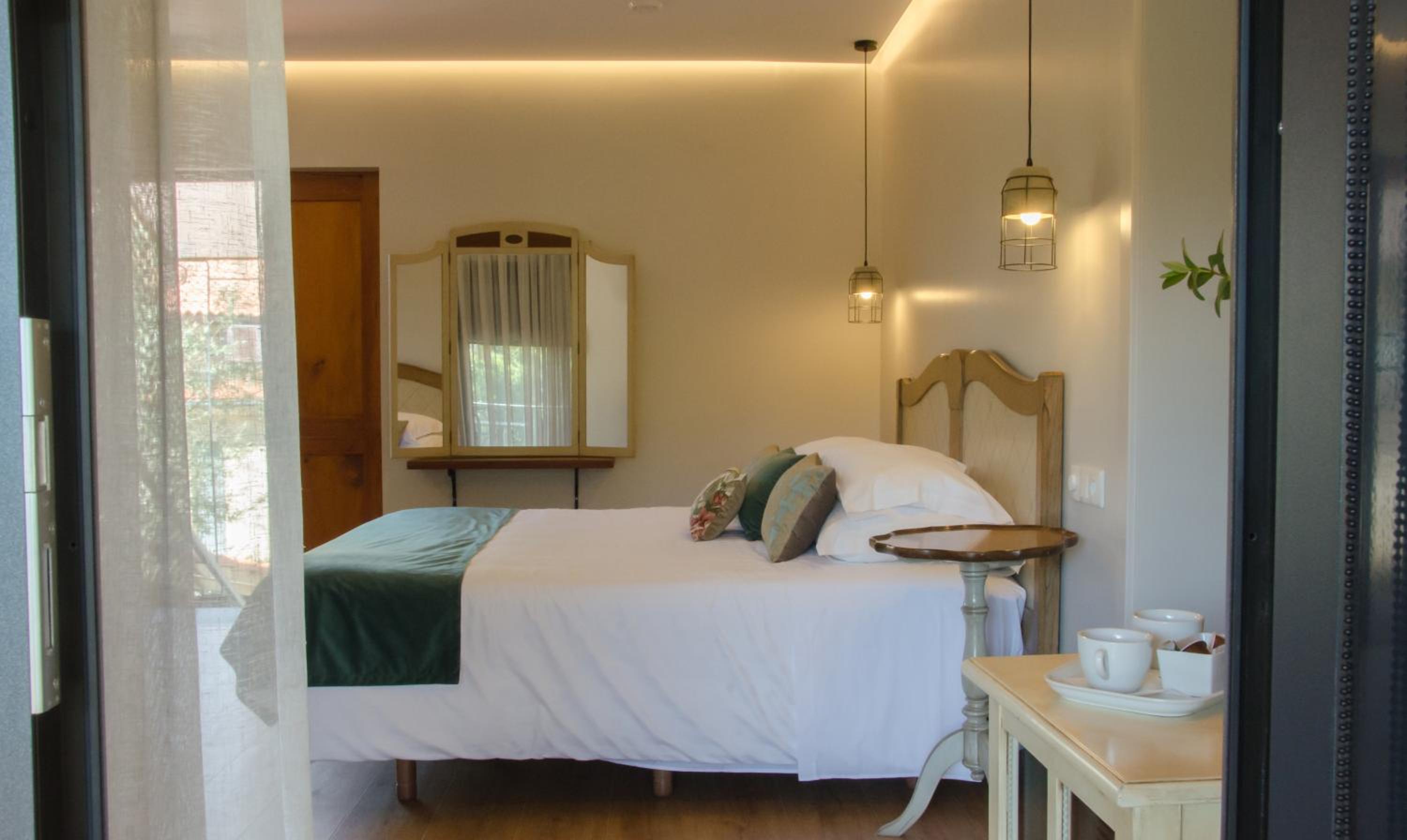 King Suite with Balcony - Photo 8