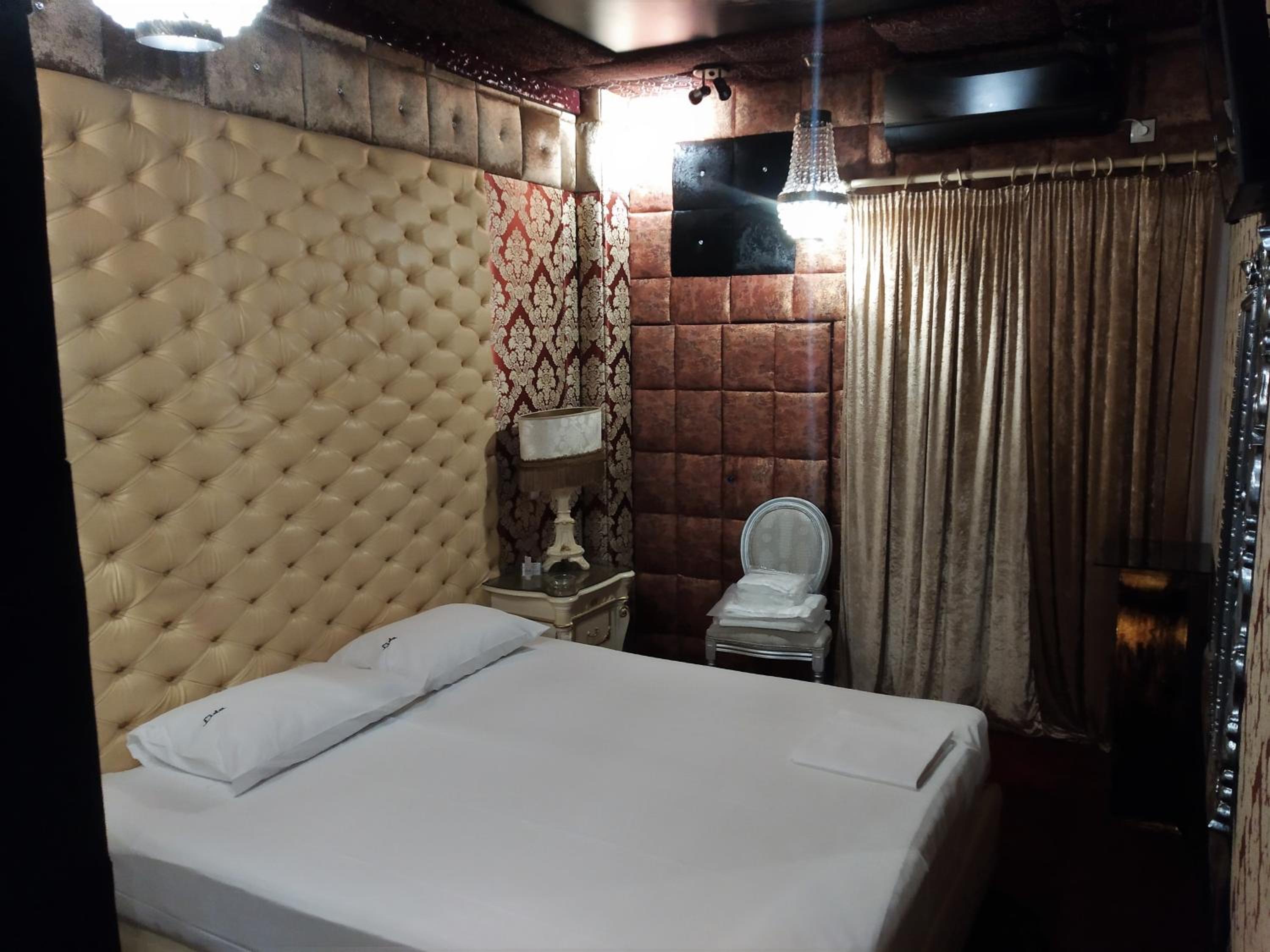 Deluxe Double Room with Shower photo 3