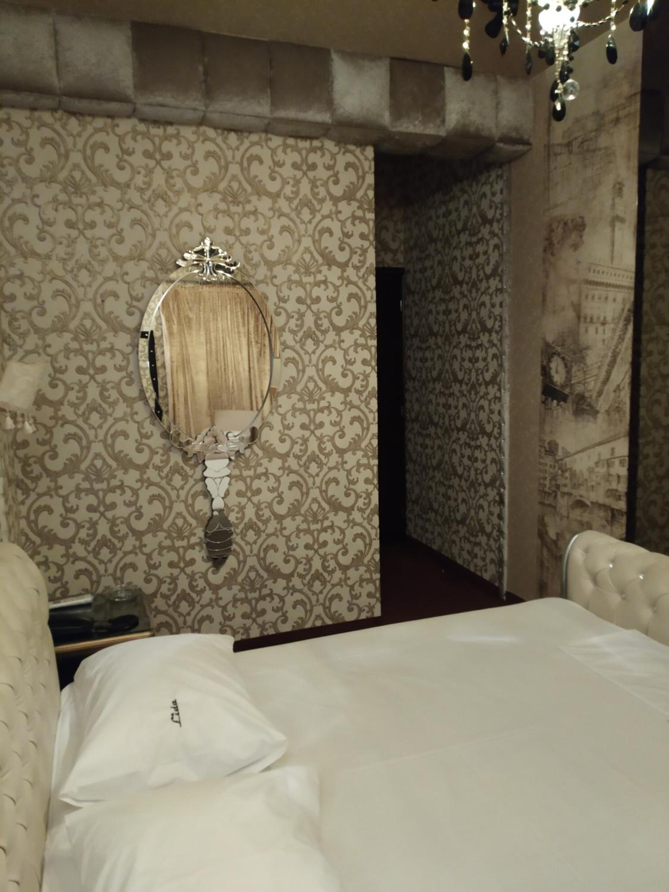 Deluxe Double Room with Shower photo 3