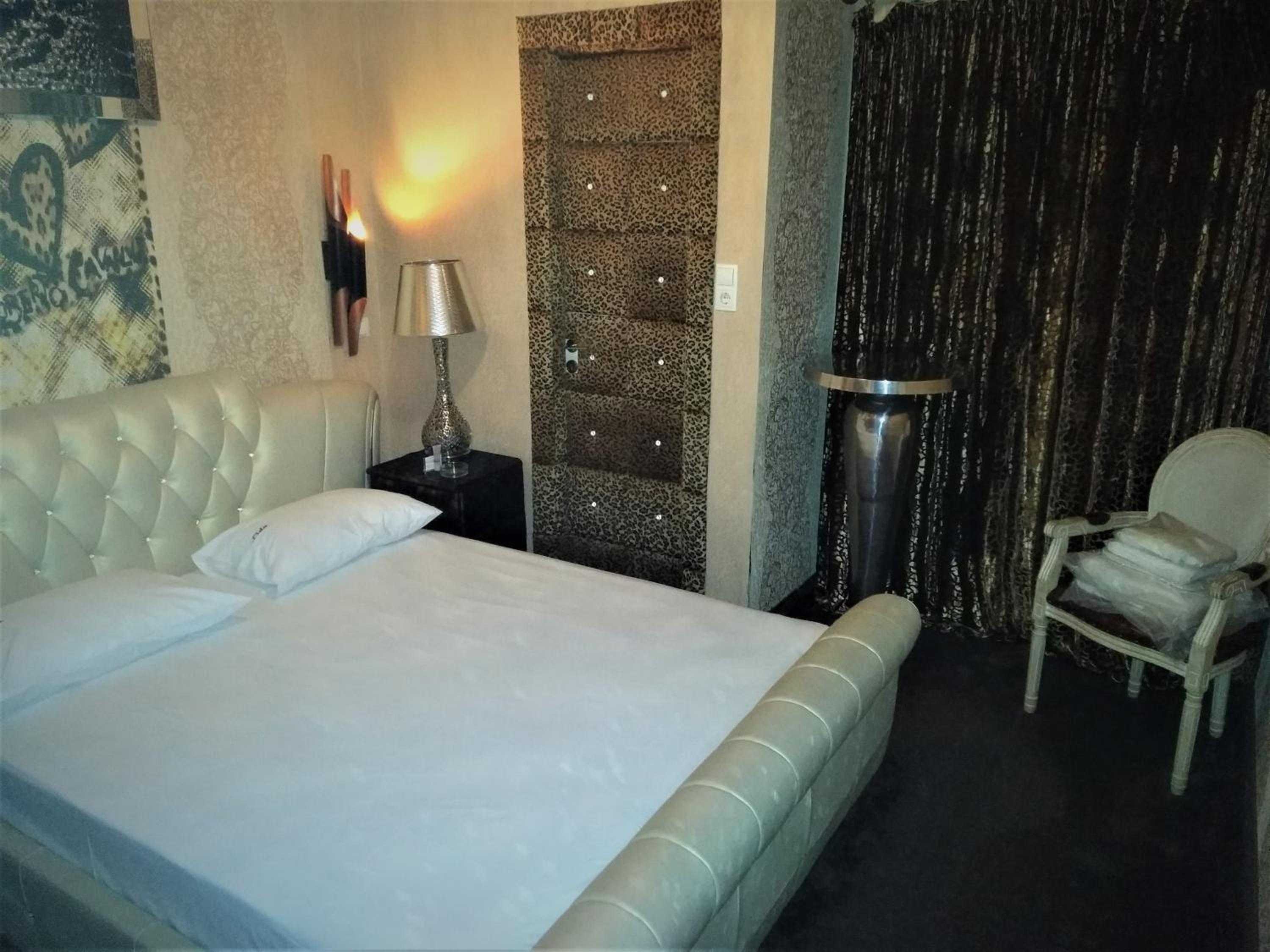 Deluxe Double Room with Shower photo 2