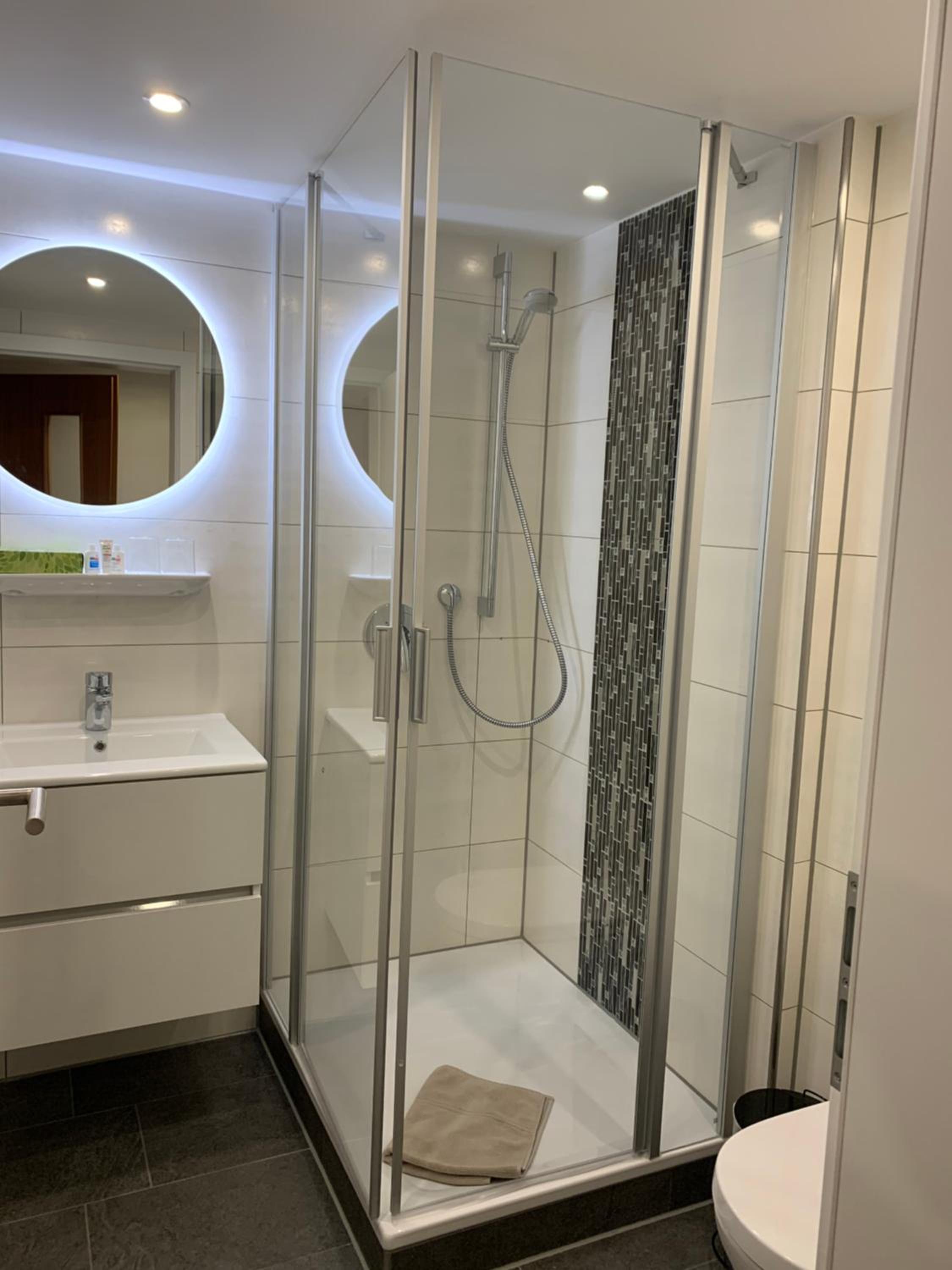 Double Room with Private Bathroom - Photo 4