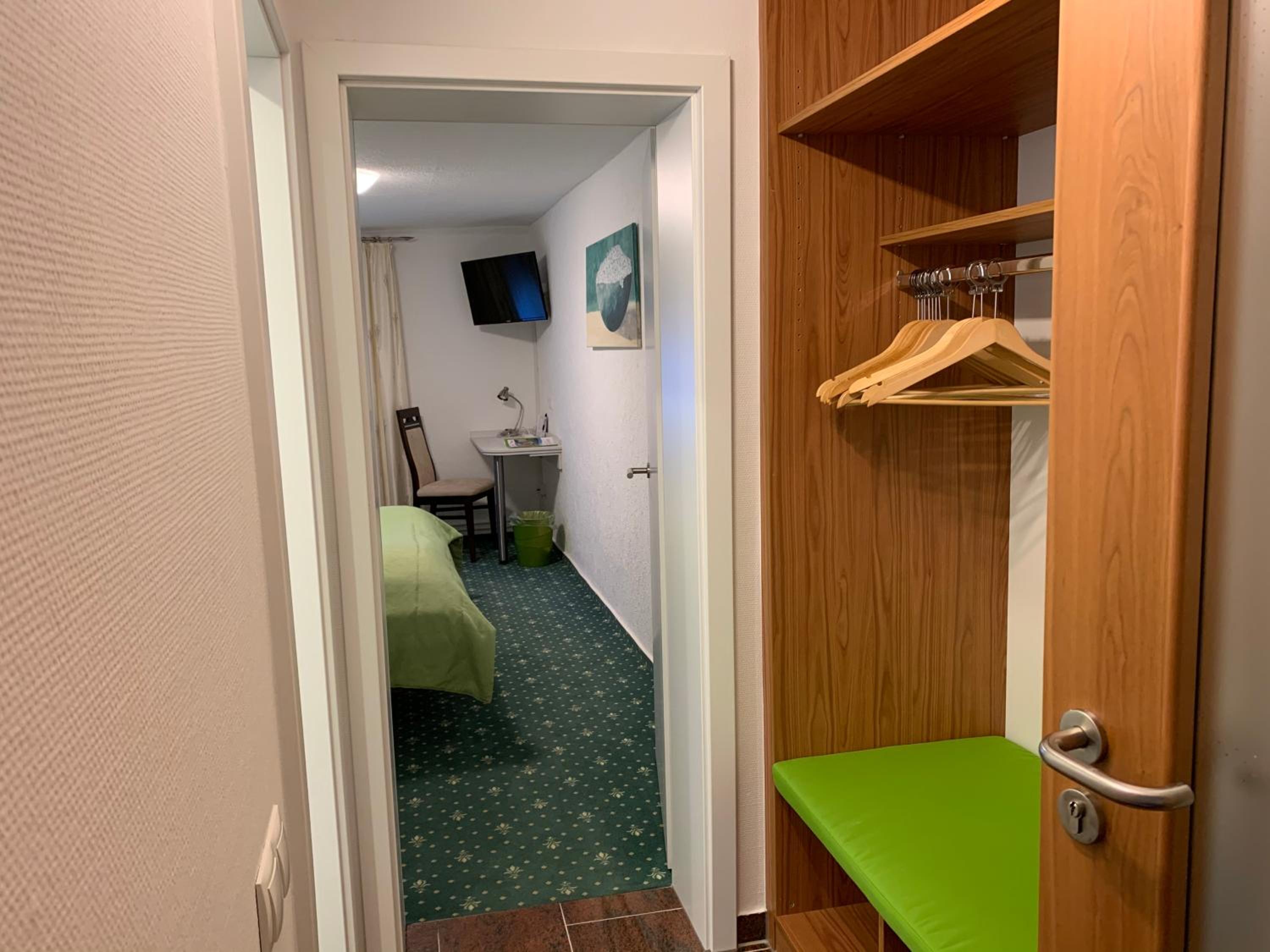 Double Room with Private Bathroom - Photo 5