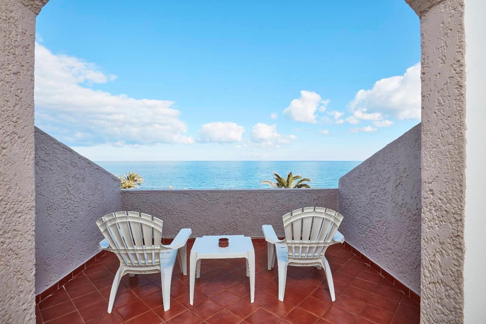 Double Room with Balcony and Sea View - Photo 6