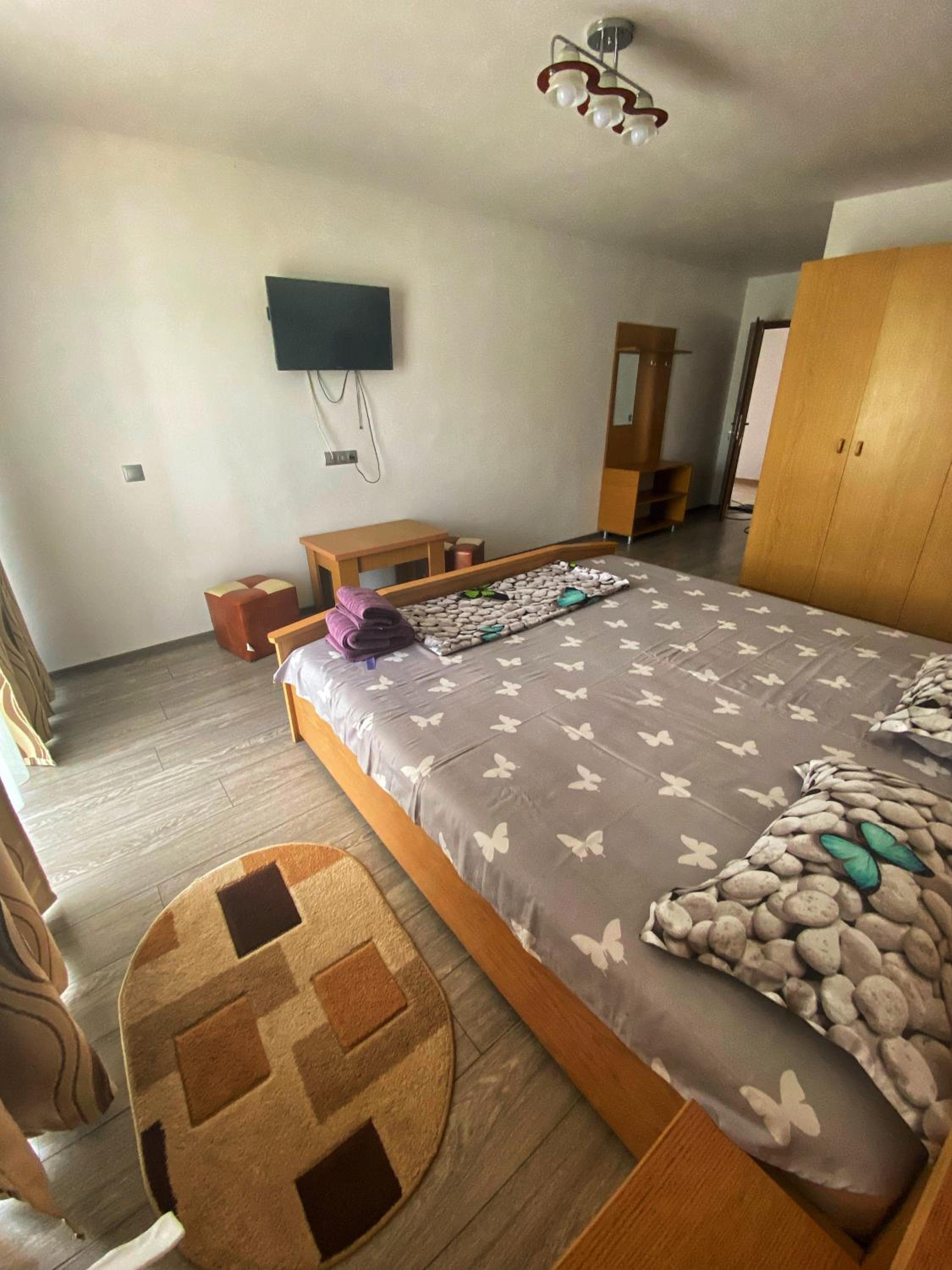 Double Room with Lake View - Photo 5
