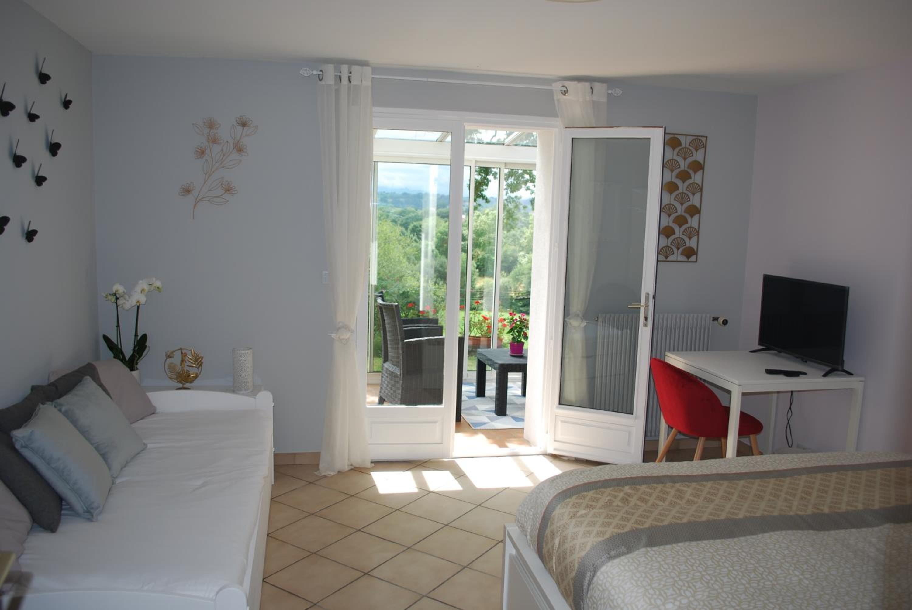 Quadruple Room with Mountain View - Photo 3