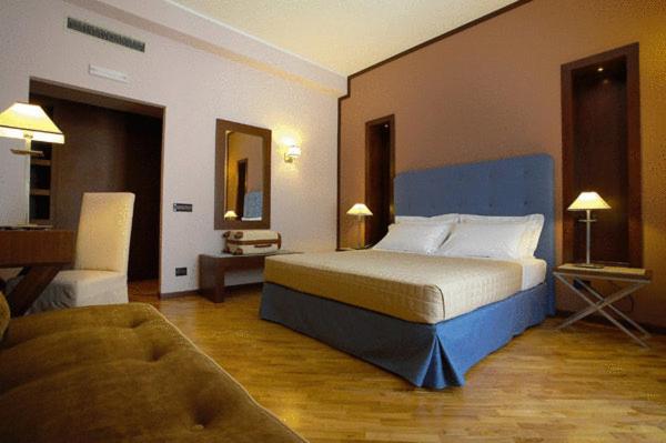 Standard Double or Twin Room - Photo 2