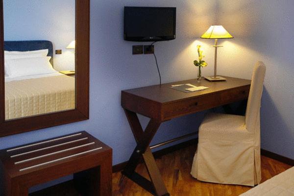 Standard Double or Twin Room - Photo 4