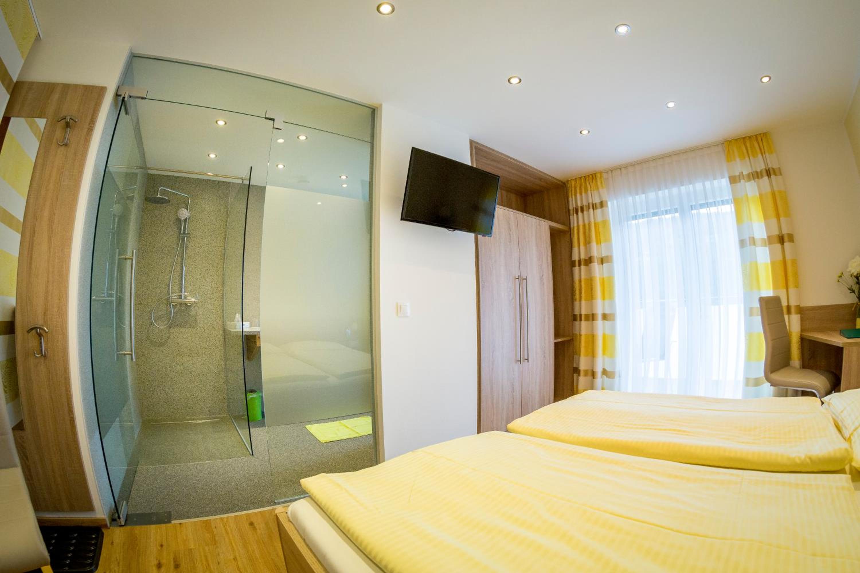 Double Room with Balcony photo 3
