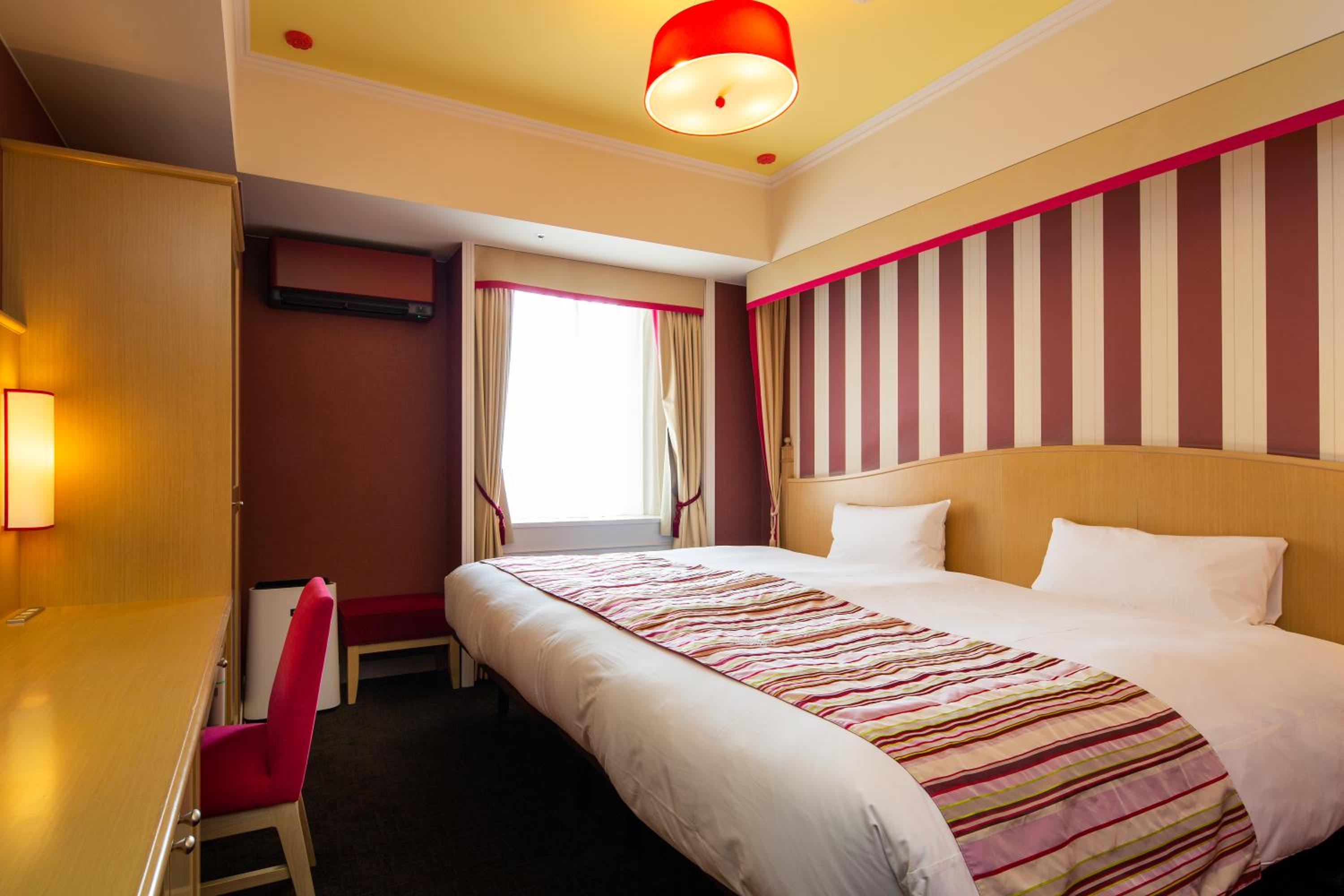 King Room - Non-Smoking - Photo 7