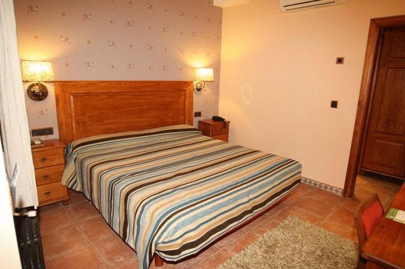 Double or Twin Room - Photo 7