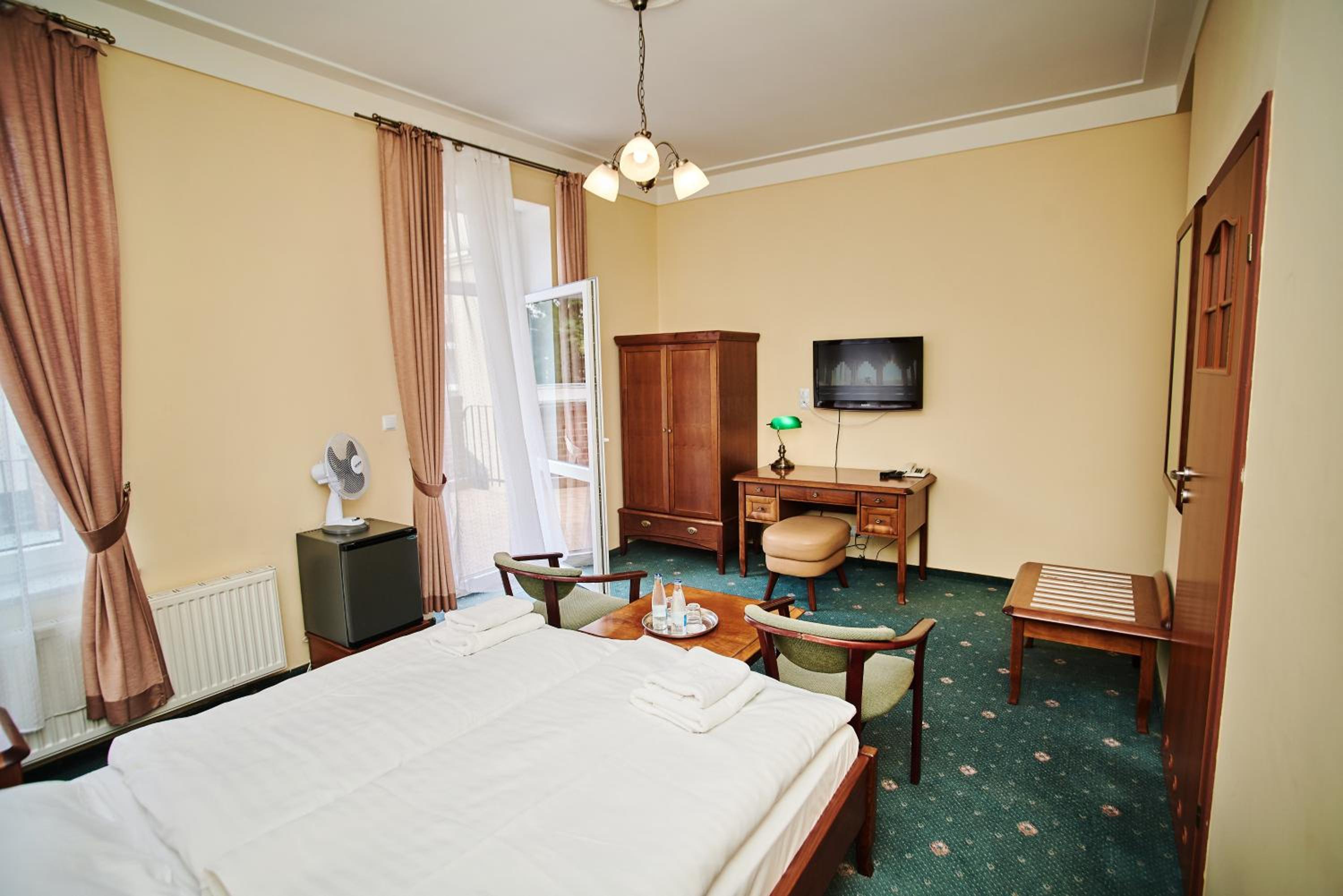 Double Room with Balcony - Photo 1