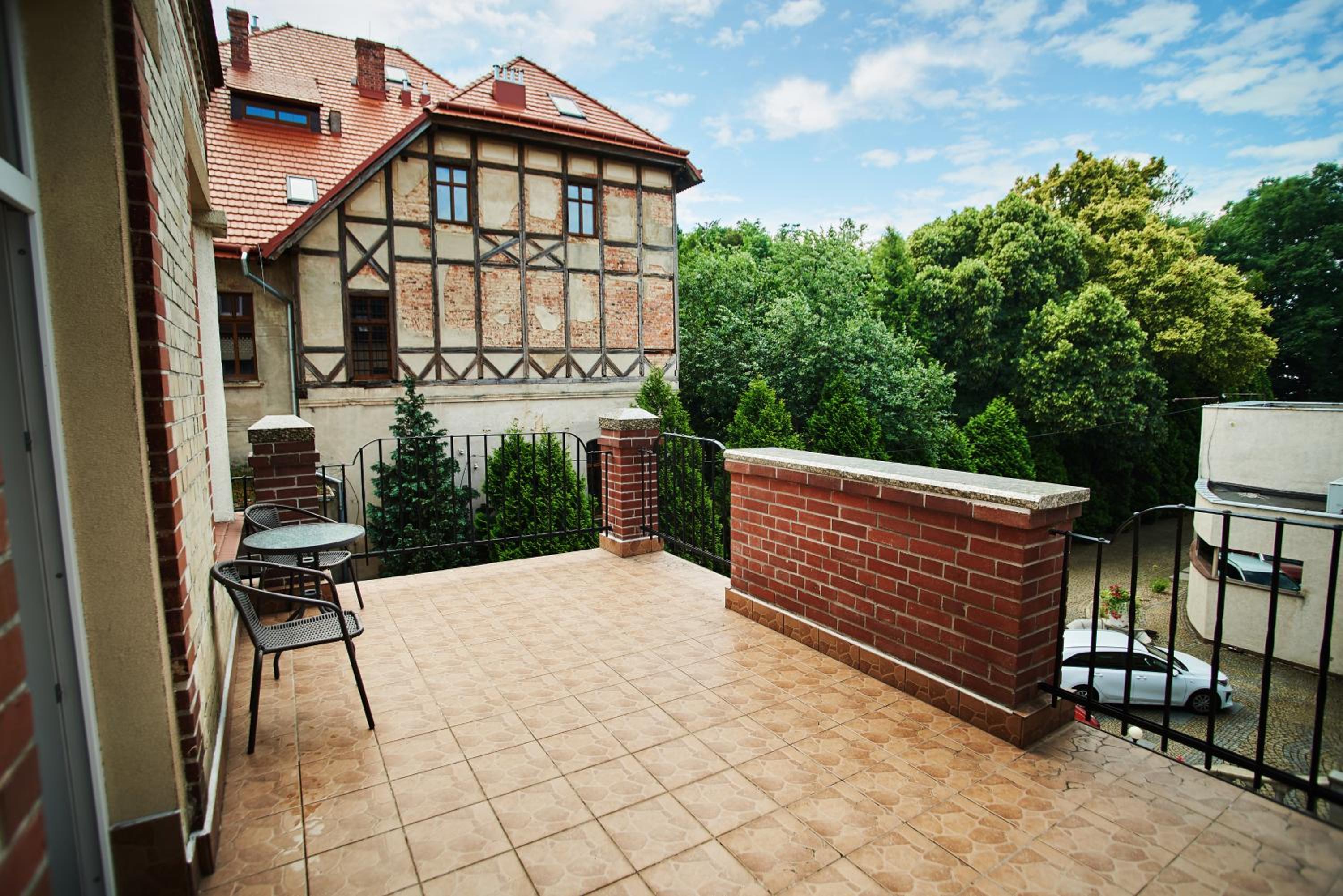 Double Room with Balcony - Photo 3